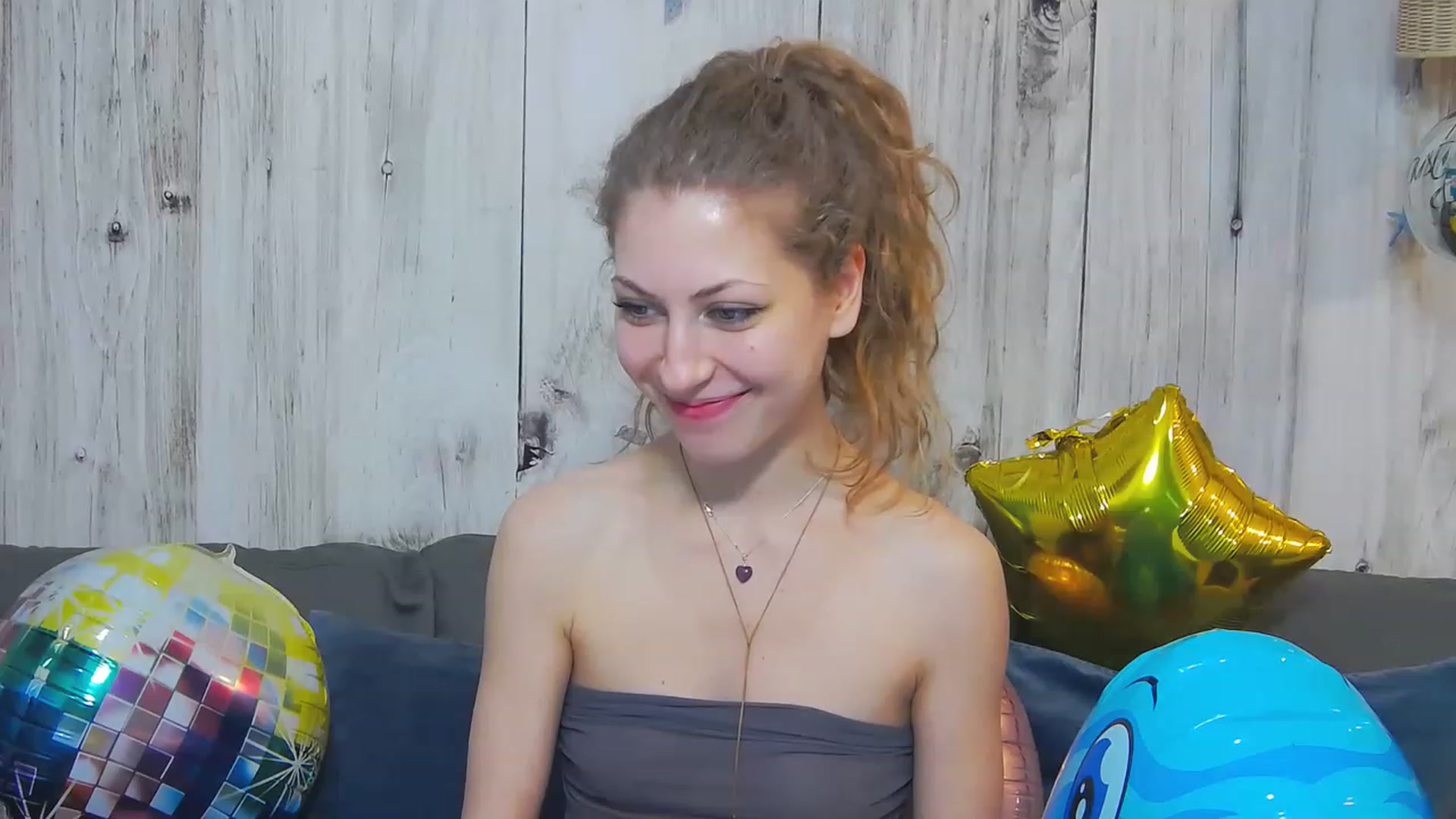 Gallery image thumbnail from YenniferSky's myfreecams stream on, 03/07/2023, 19:30 image 10 of 20