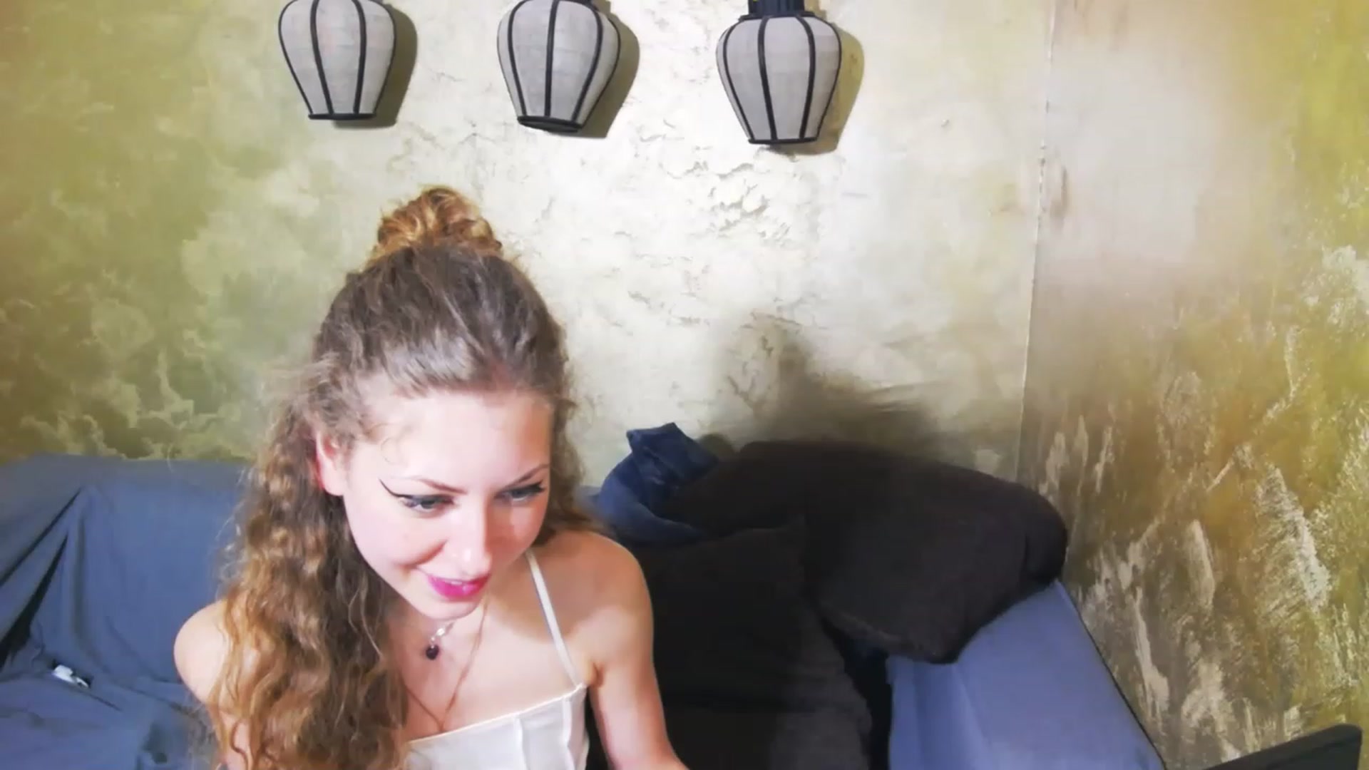 Gallery image thumbnail from YenniferSky's myfreecams stream on, 04/06/2023, 18:46 image 17 of 20