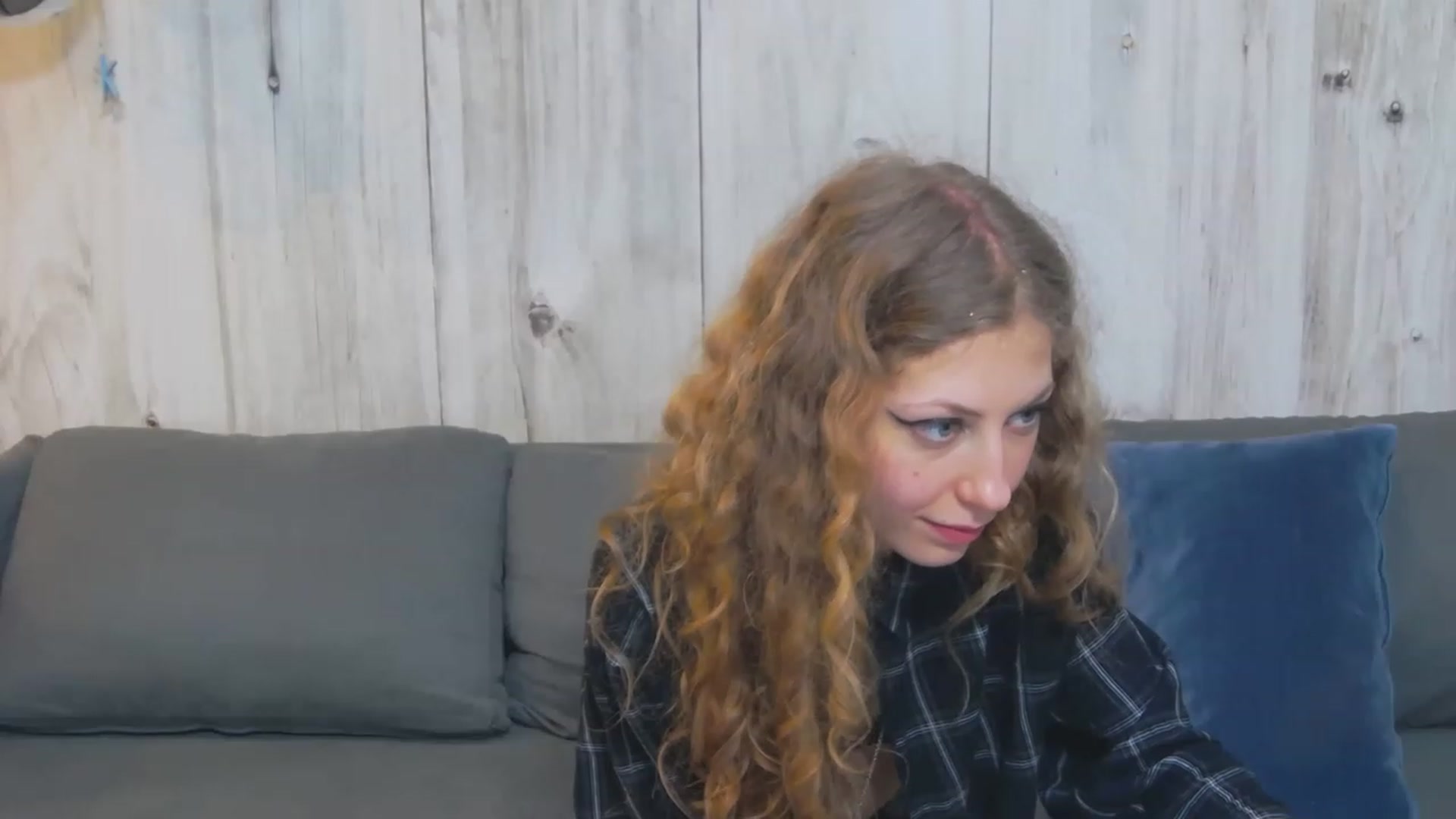 Gallery image thumbnail from YenniferSky's myfreecams stream on, 04/16/2023, 21:18 image 10 of 20