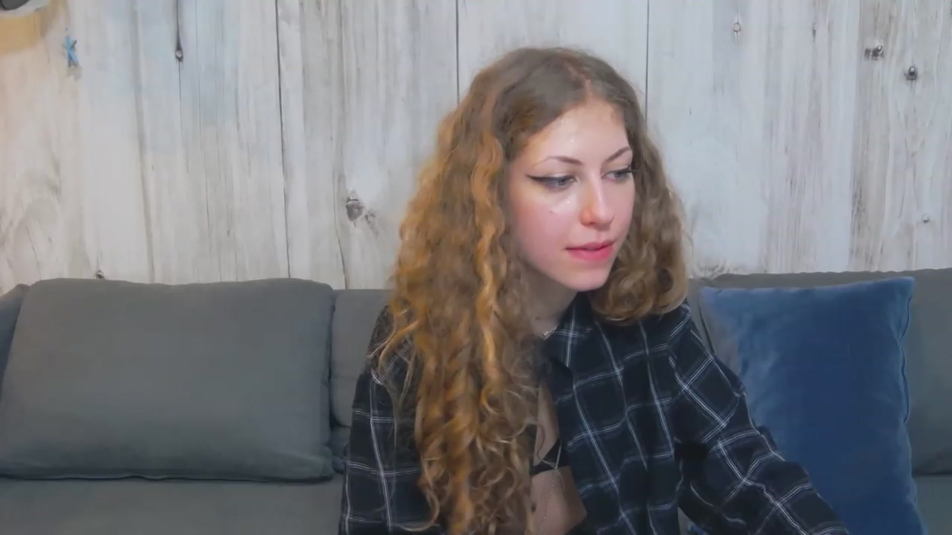 Gallery image thumbnail from YenniferSky's myfreecams stream on, 04/16/2023, 21:18 image 9 of 20