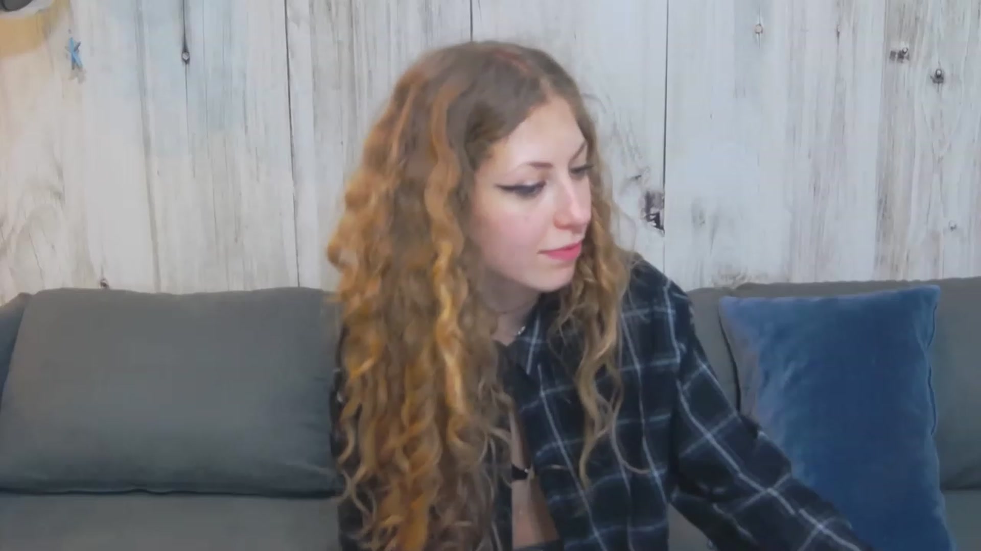 Gallery image thumbnail from YenniferSky's myfreecams stream on, 04/16/2023, 21:18 image 15 of 20