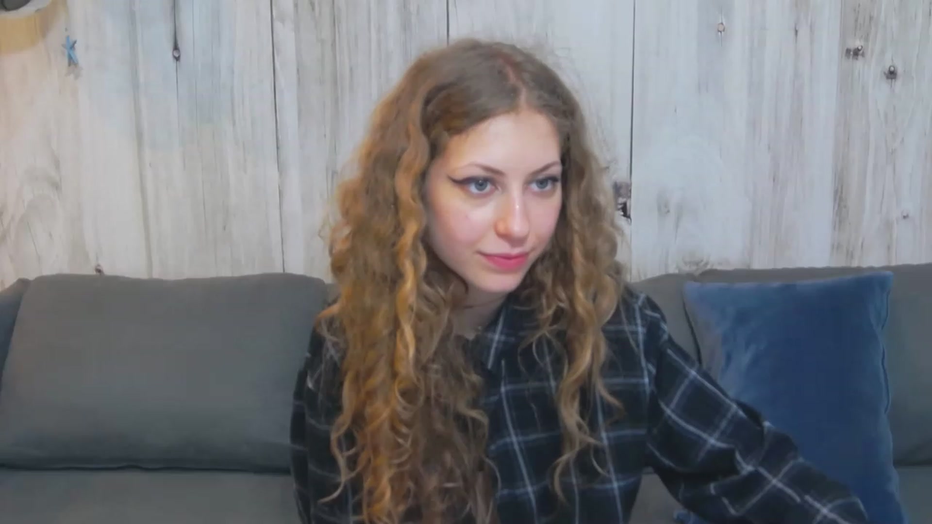 Gallery image thumbnail from YenniferSky's myfreecams stream on, 04/16/2023, 21:18 image 16 of 20