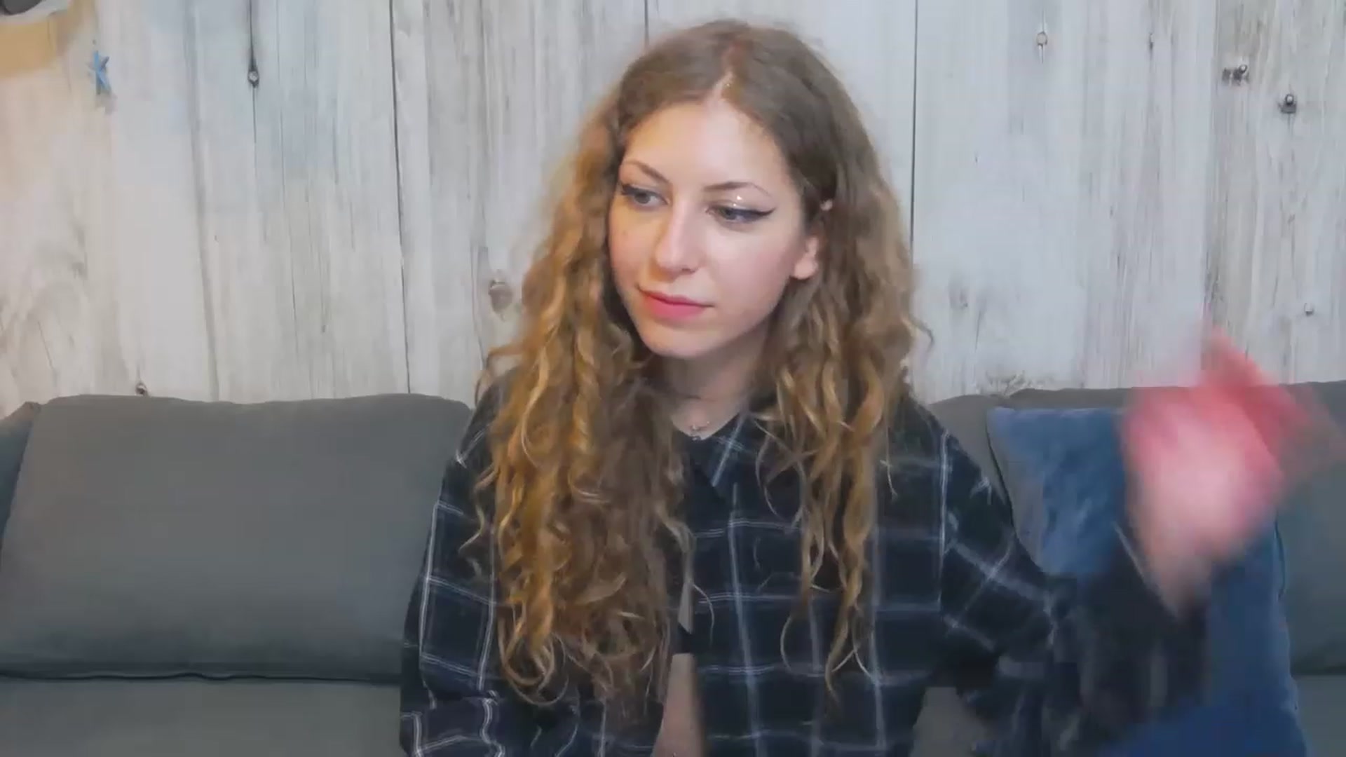 Gallery image thumbnail from YenniferSky's myfreecams stream on, 04/16/2023, 21:18 image 17 of 20
