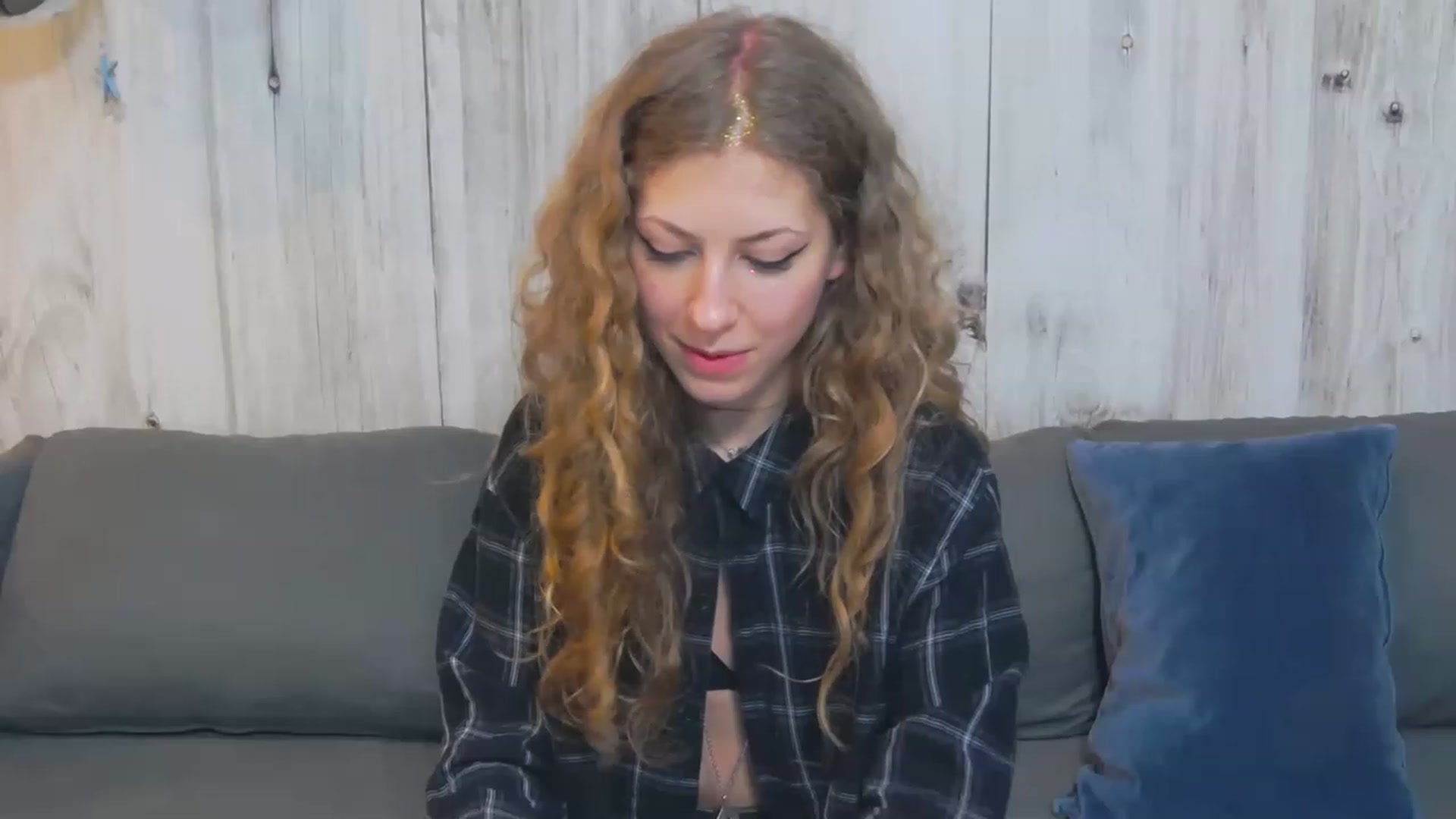 Gallery image thumbnail from YenniferSky's myfreecams stream on, 04/16/2023, 21:18 image 13 of 20