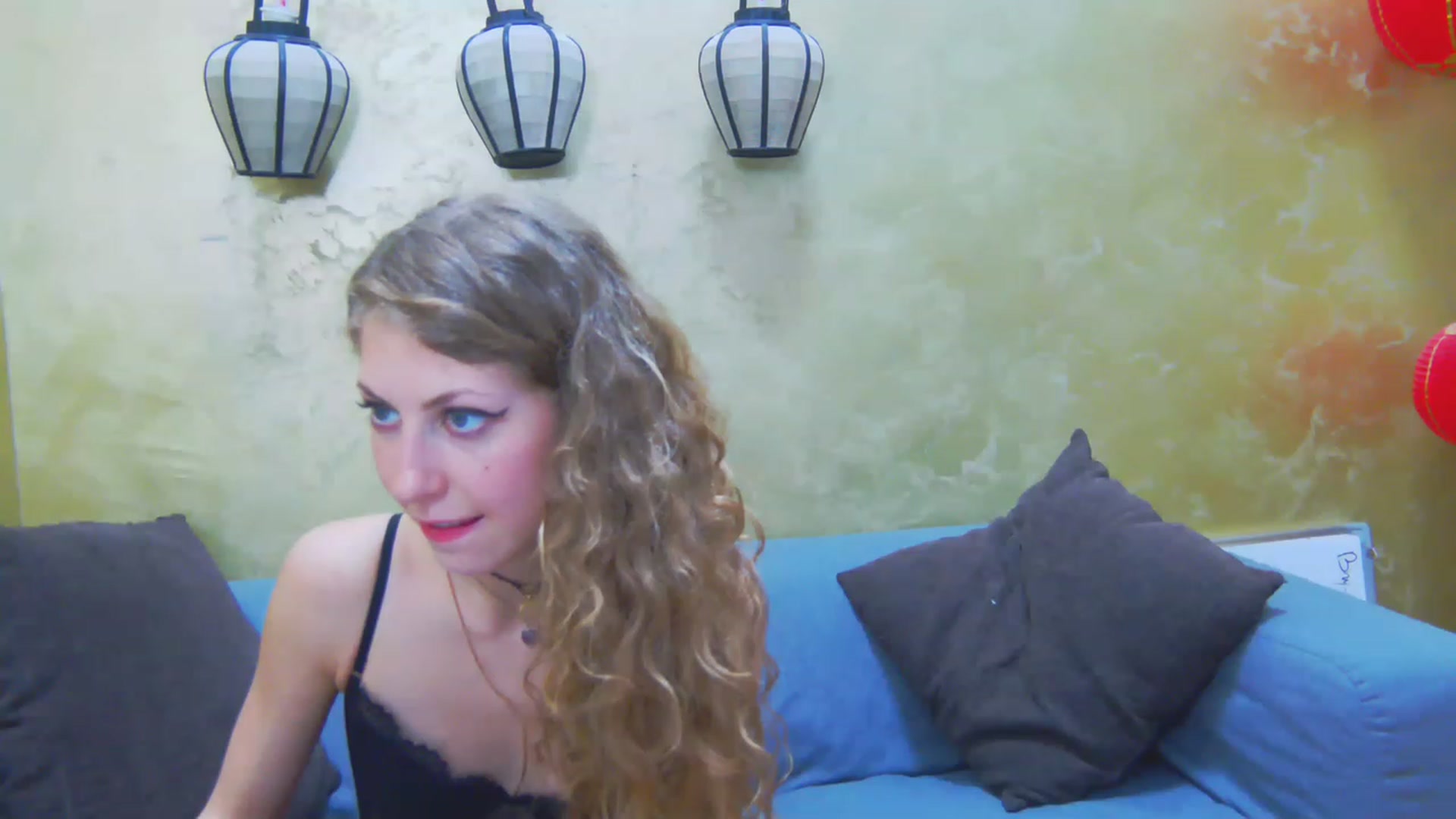Gallery image thumbnail from YenniferSky's myfreecams stream on, 05/03/2023, 18:14 image 19 of 20