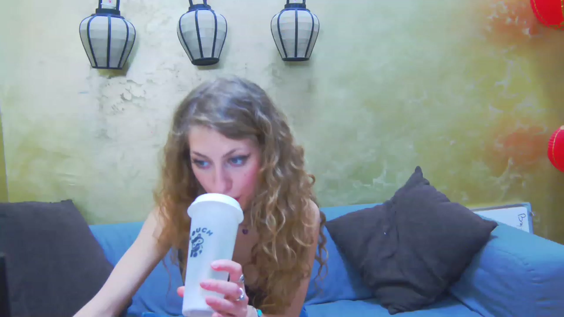 Gallery image thumbnail from YenniferSky's myfreecams stream on, 05/03/2023, 18:14 image 2 of 20