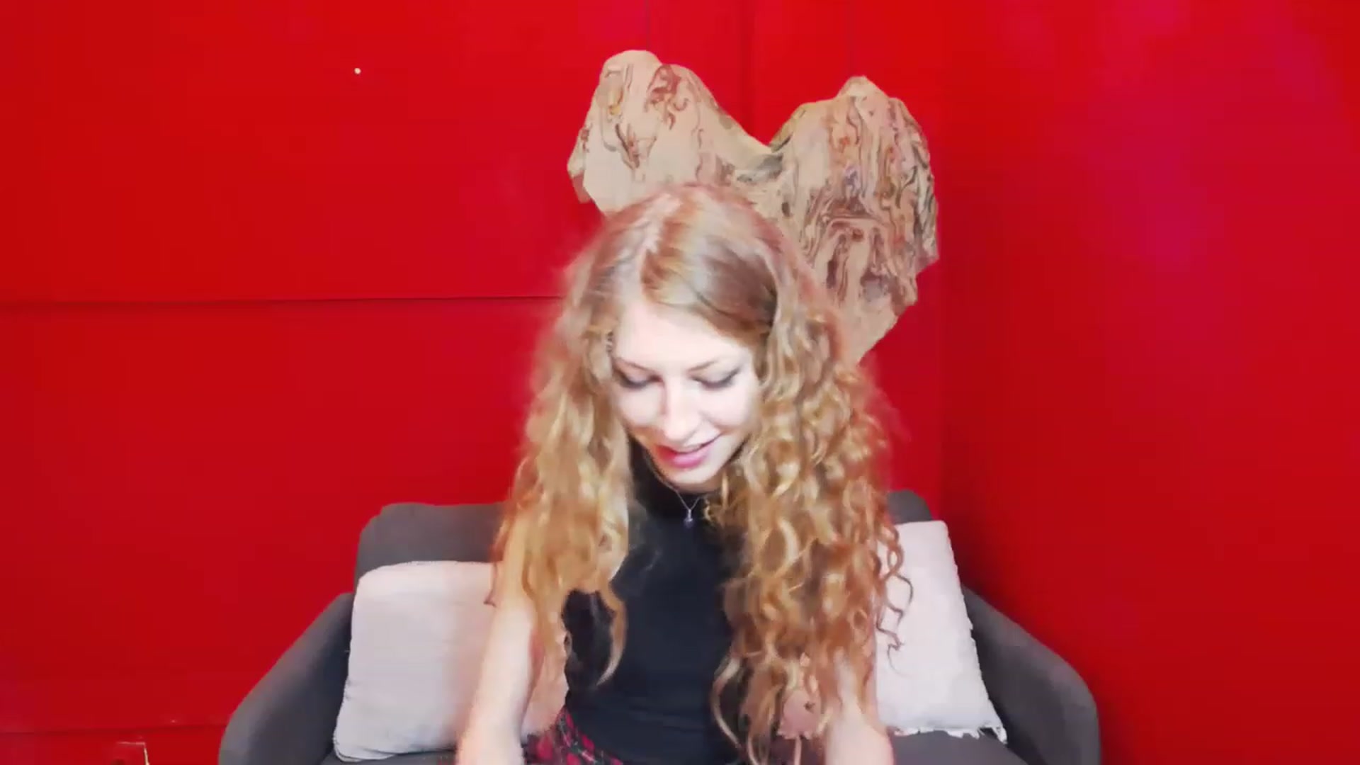 Gallery image thumbnail from YenniferSky's myfreecams stream on, 05/18/2023, 17:21 image 17 of 20