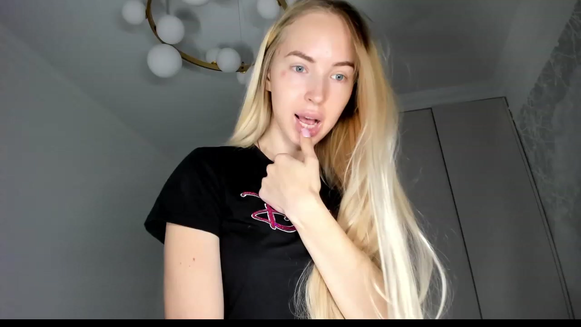 Gallery image thumbnail from YesBarbie's myfreecams stream on, 11/19/2023, 08:28 image 6 of 20