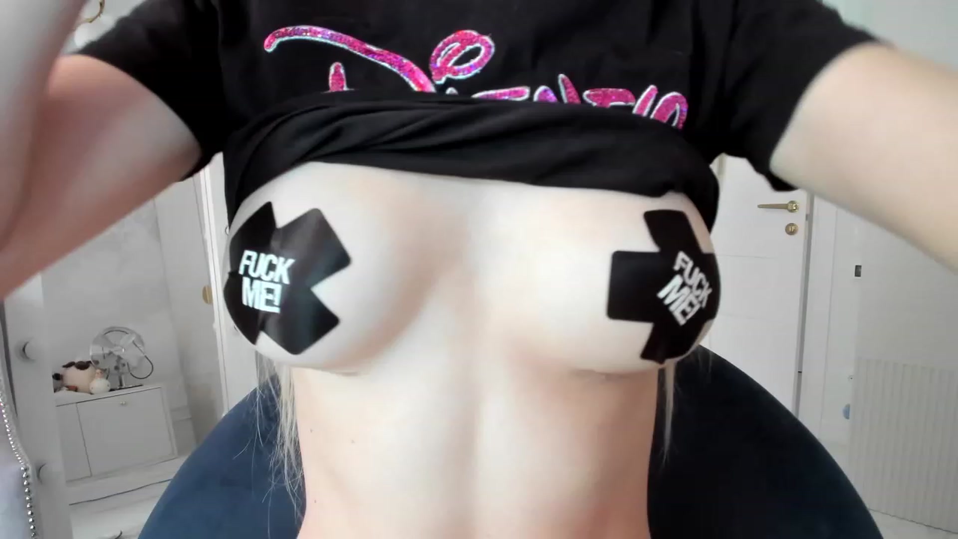 Gallery image thumbnail from YesBarbie's myfreecams stream on, 11/28/2023, 09:43 image 9 of 20