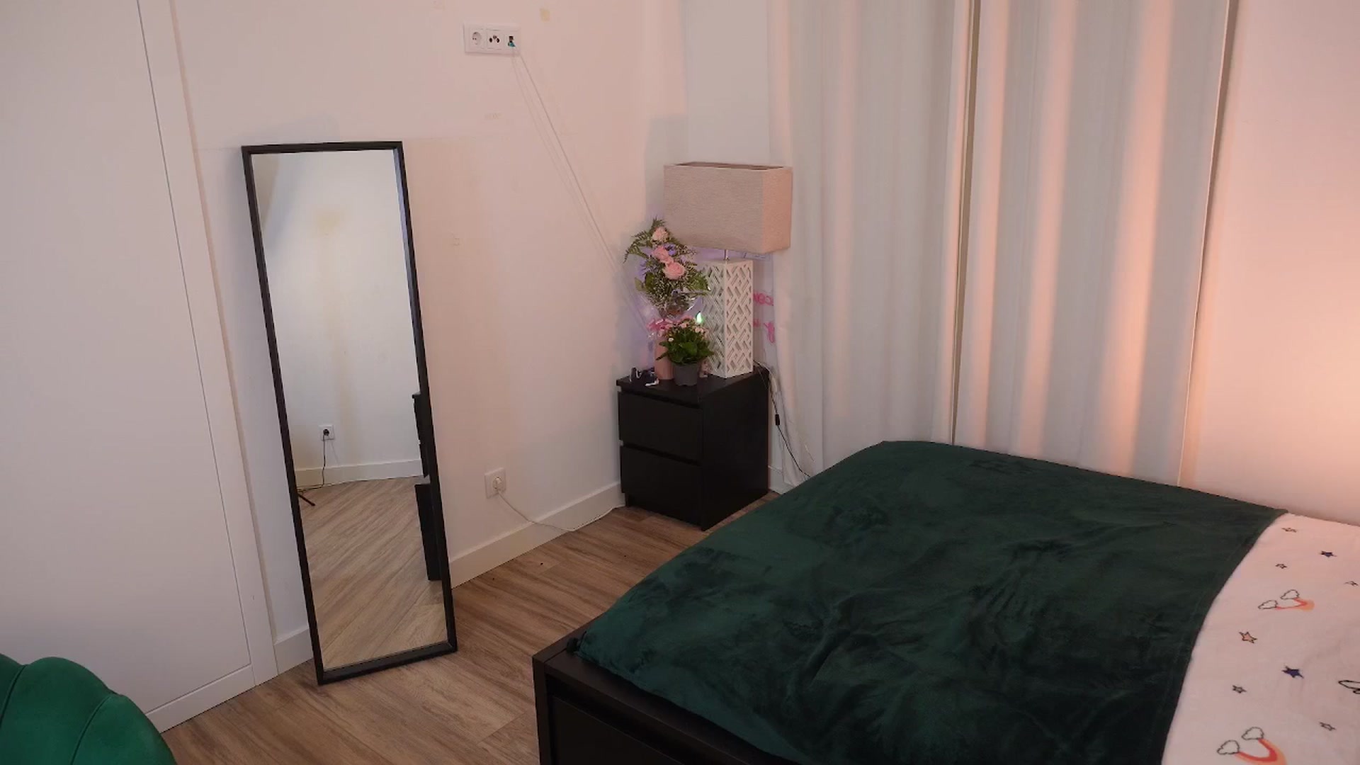 Gallery image thumbnail from Yess_kiki's myfreecams stream on, 09/08/2025, 16:19 image 4 of 20