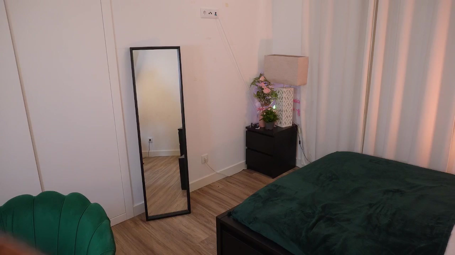 Gallery image thumbnail from Yess_kiki's myfreecams stream on, 09/08/2025, 16:19 image 6 of 20