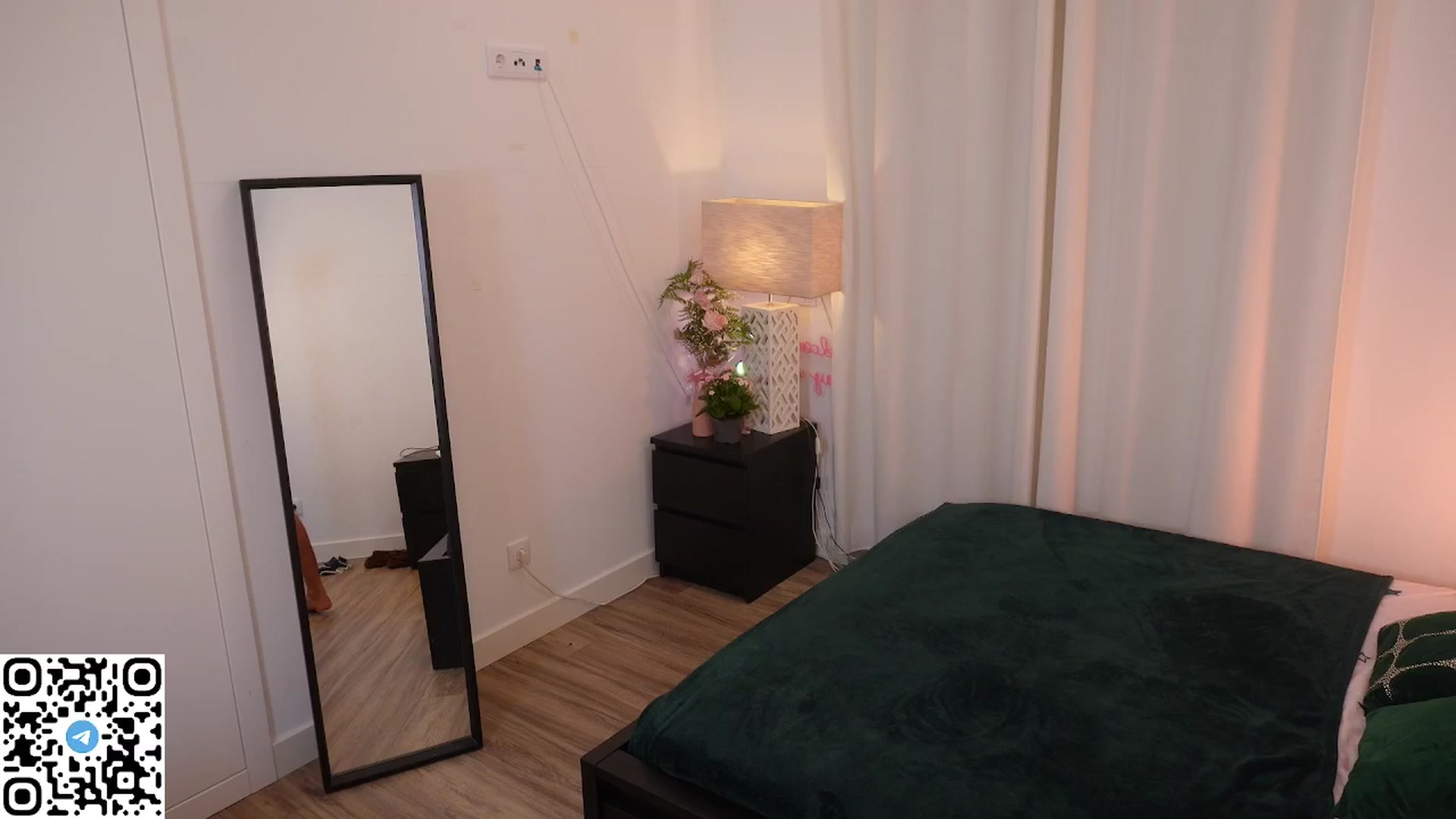 Gallery image thumbnail from Yess_kiki's myfreecams stream on, 09/10/2025, 13:27 image 17 of 20