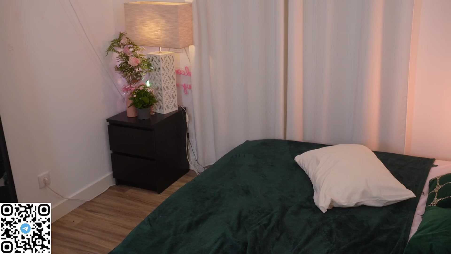 Gallery image thumbnail from Yess_kiki's myfreecams stream on, 09/10/2025, 14:14 image 2 of 20