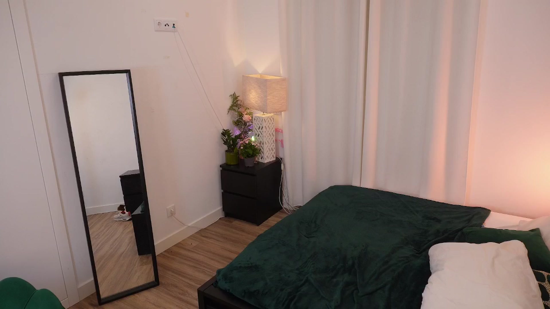 Gallery image thumbnail from Yess_kiki's myfreecams stream on, 09/11/2025, 15:39 image 4 of 20