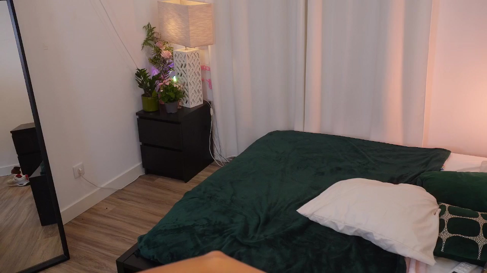 Gallery image thumbnail from Yess_kiki's myfreecams stream on, 09/11/2025, 15:39 image 2 of 20