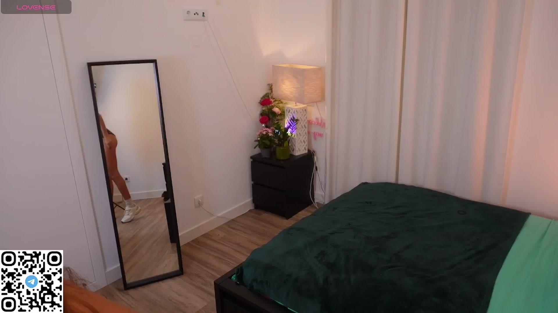 Gallery image thumbnail from Yess_kiki's myfreecams stream on, 09/13/2025, 08:41 image 20 of 20