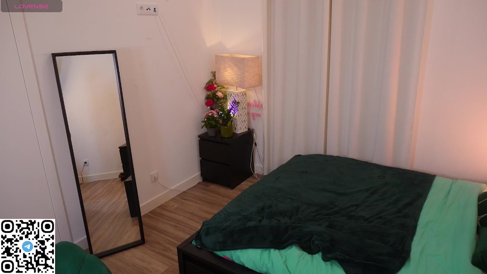 Gallery image thumbnail from Yess_kiki's myfreecams stream on, 09/13/2025, 14:52 image 4 of 20