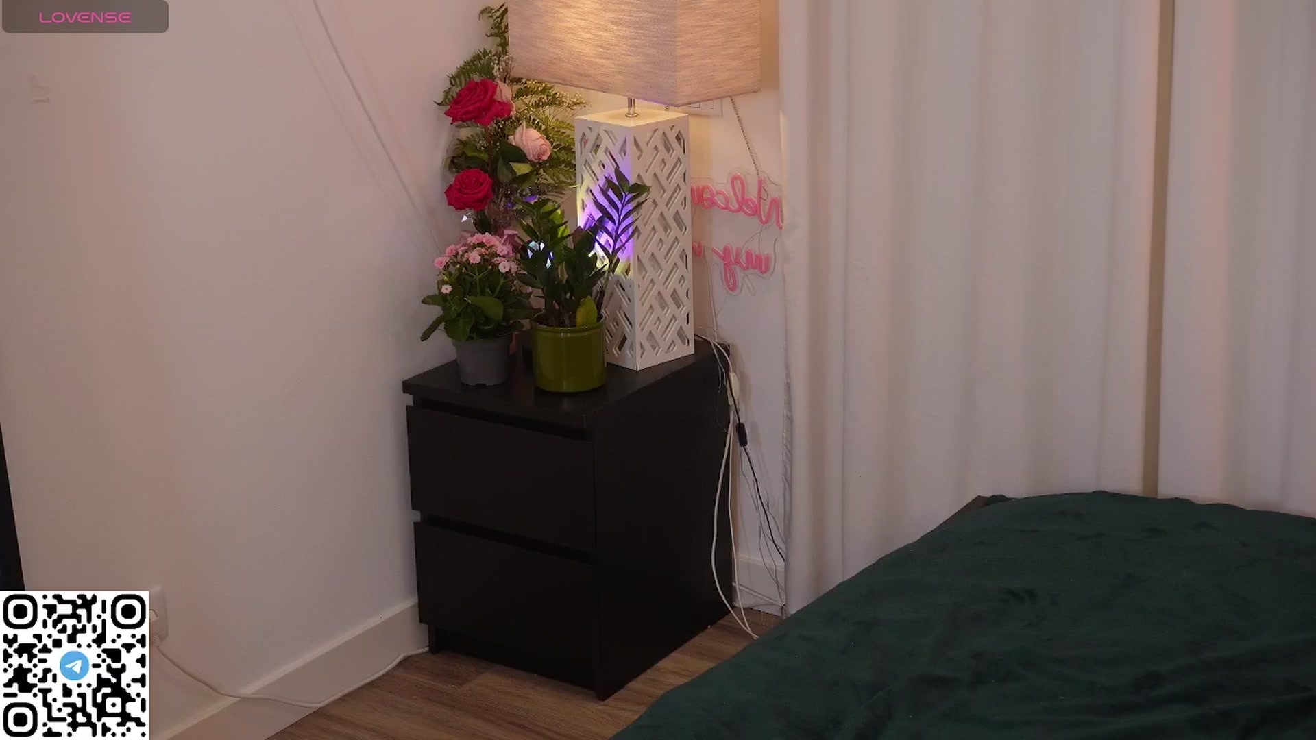 Gallery image thumbnail from Yess_kiki's myfreecams stream on, 09/13/2025, 14:52 image 20 of 20