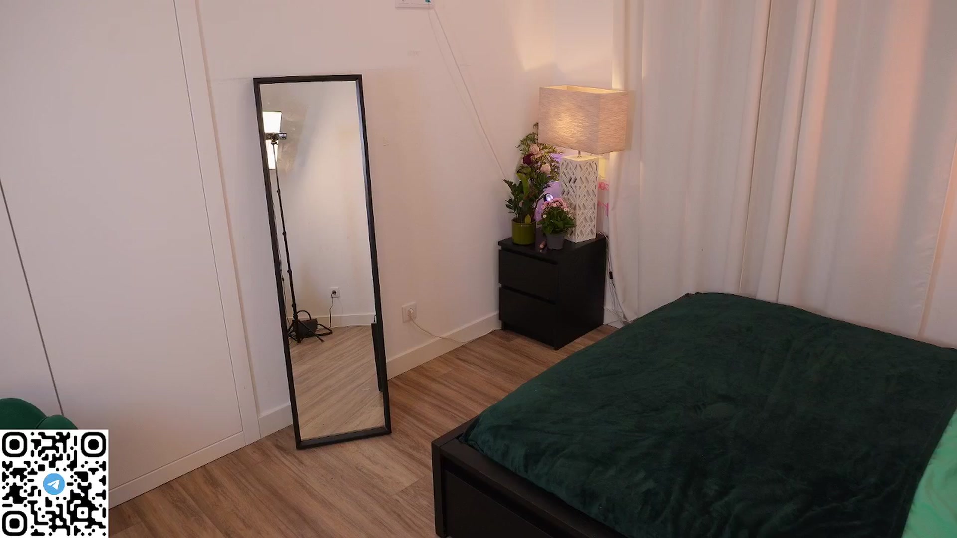 Gallery image thumbnail from Yess_kiki's myfreecams stream on, 09/20/2025, 15:02 image 5 of 20