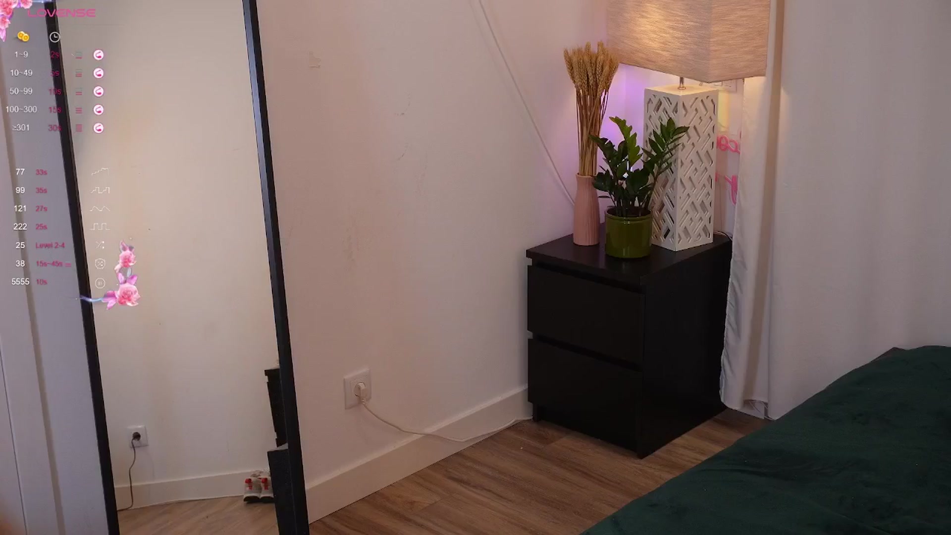 Gallery image thumbnail from Yess_kiki's myfreecams stream on, 09/28/2025, 15:40 image 9 of 20