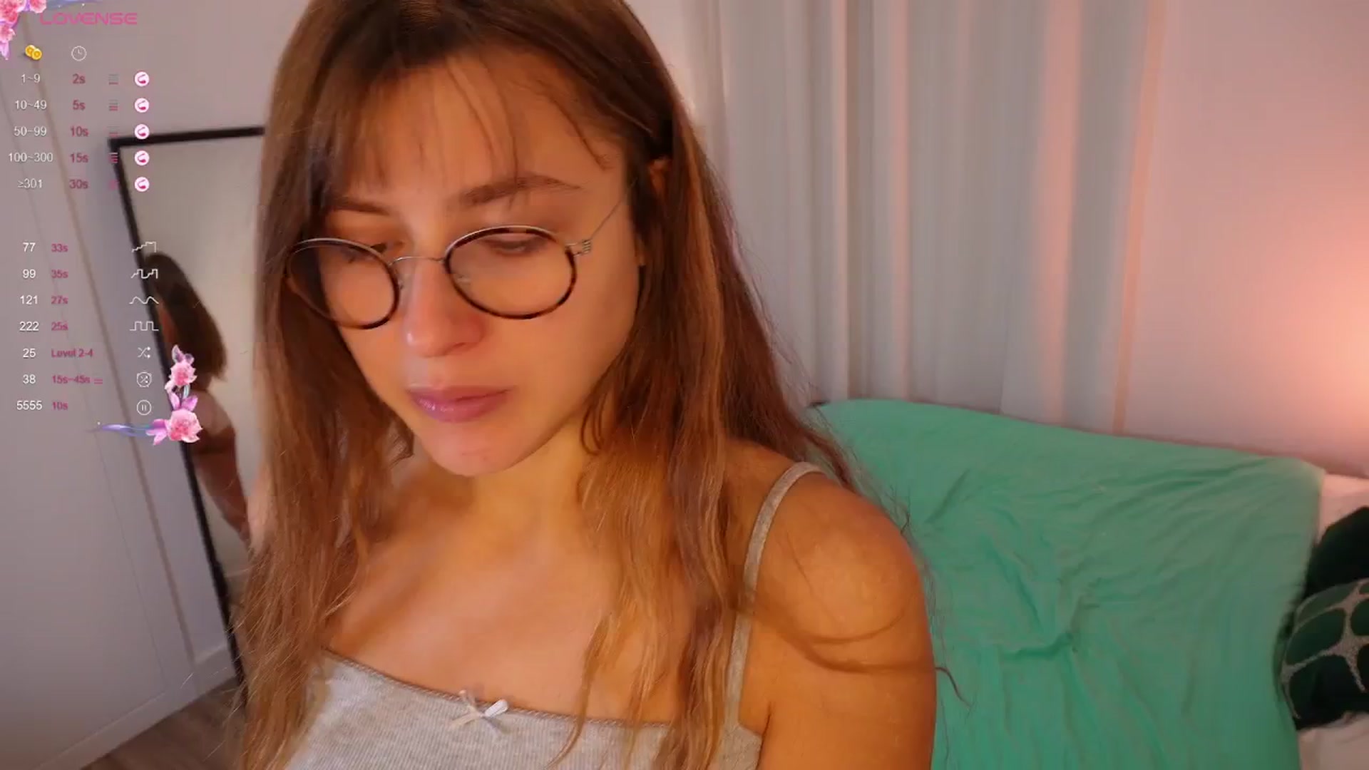 Gallery image thumbnail from Yess_kiki's myfreecams stream on, 10/04/2025, 13:38 image 16 of 20