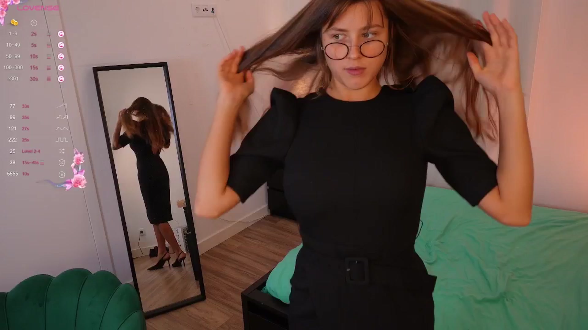 Gallery image thumbnail from Yess_kiki's myfreecams stream on, 10/04/2025, 15:39 image 5 of 20