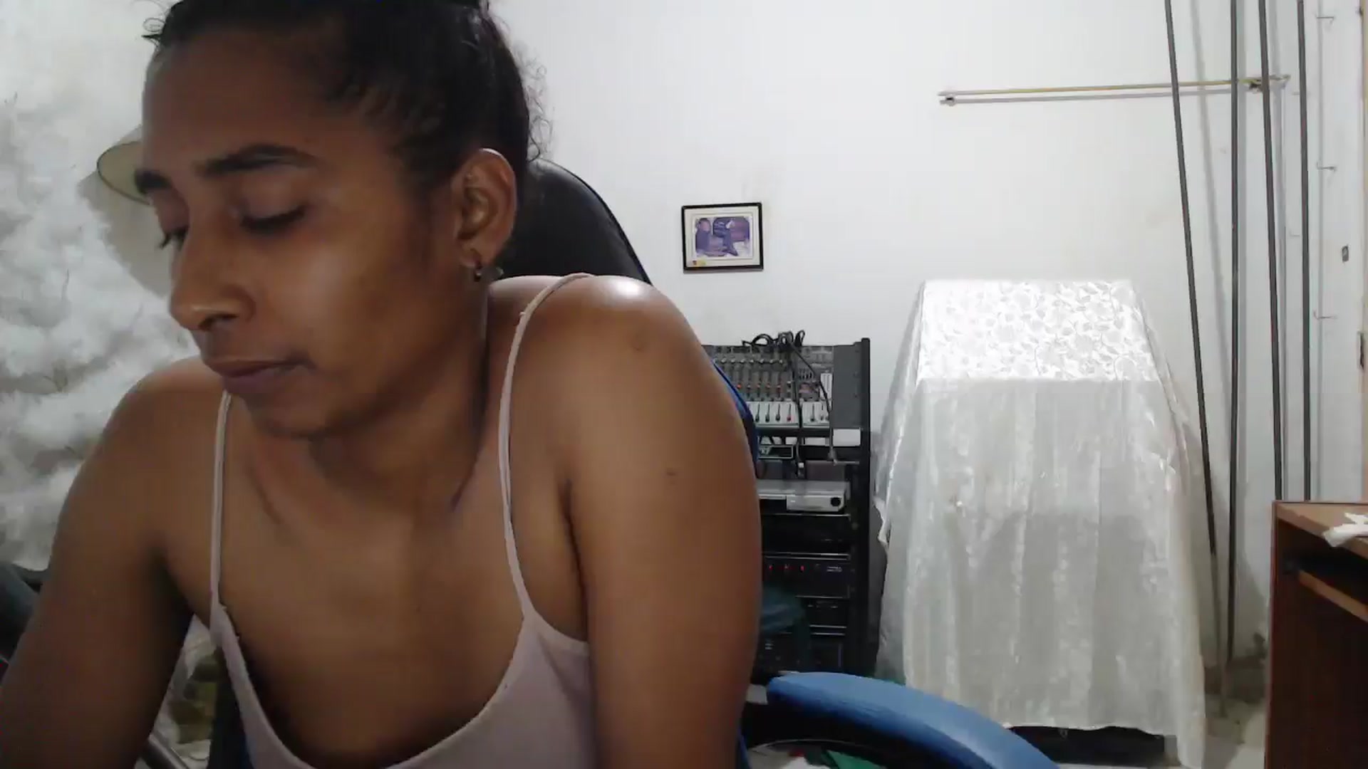 Gallery image thumbnail from Yohatinelly07's myfreecams stream on, 11/28/2025, 10:50 image 13 of 20