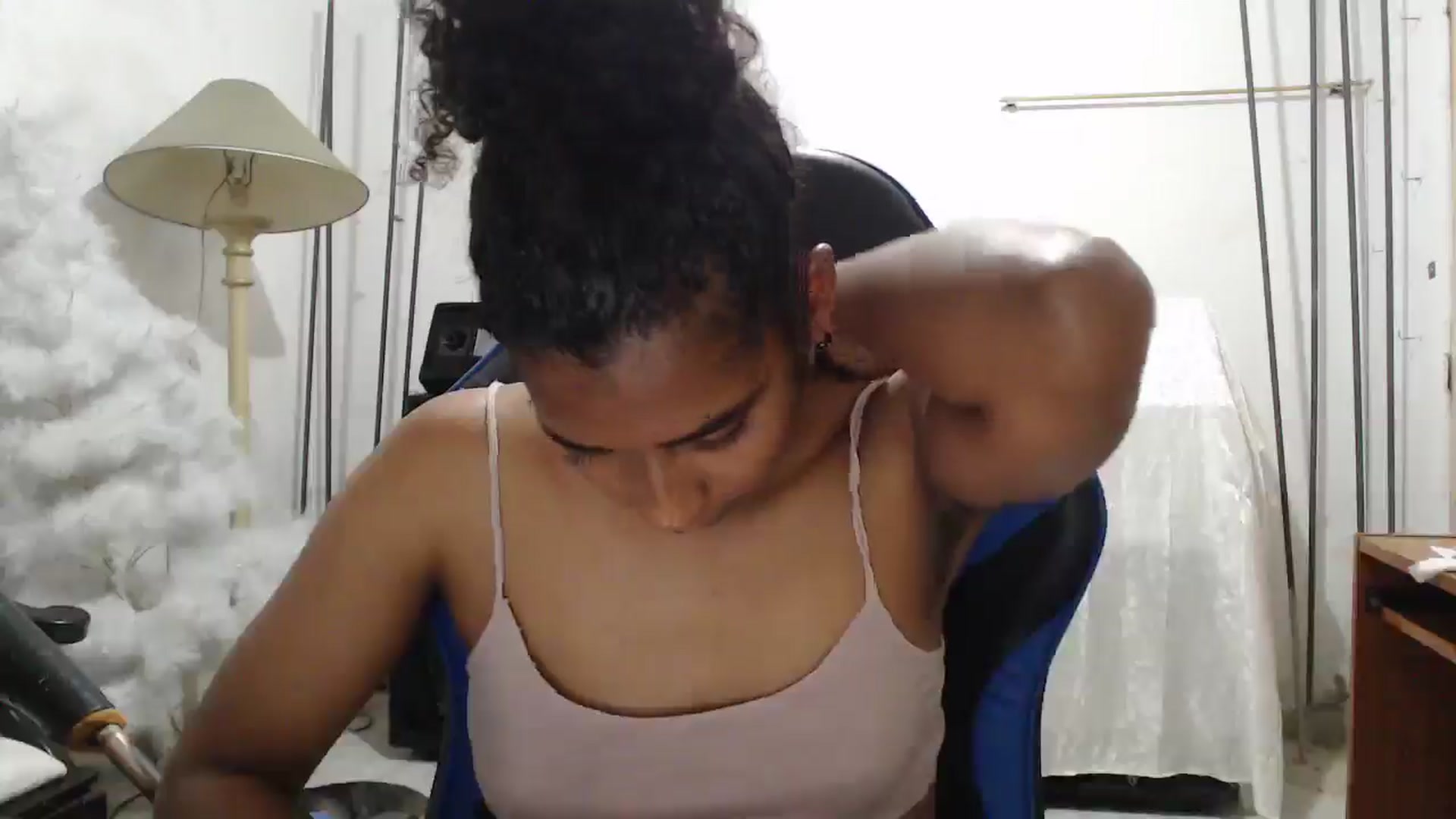 Gallery image thumbnail from Yohatinelly07's myfreecams stream on, 11/28/2025, 10:50 image 10 of 20