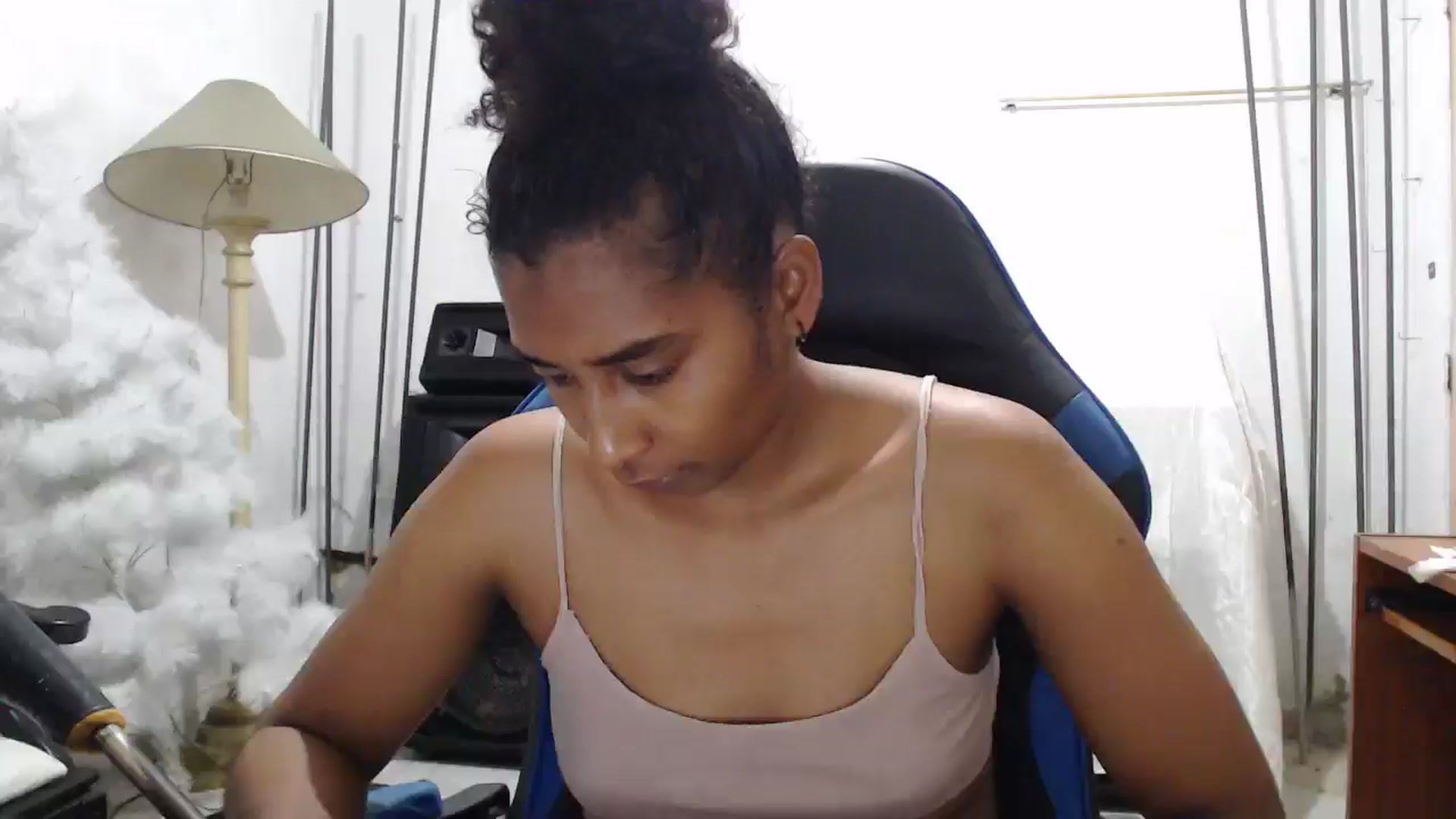 Gallery image thumbnail from Yohatinelly07's myfreecams stream on, 11/28/2025, 10:50 image 8 of 20