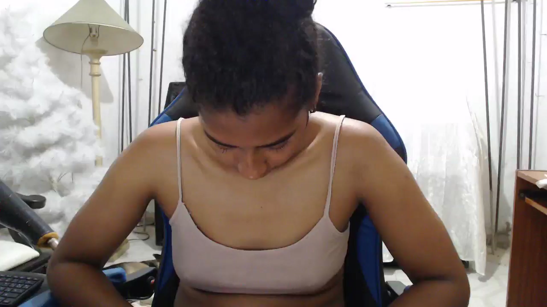 Gallery image thumbnail from Yohatinelly07's myfreecams stream on, 11/28/2025, 10:50 image 2 of 20