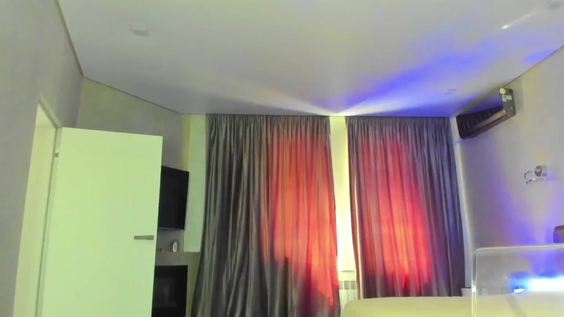 Gallery image thumbnail from YouInLoveK's myfreecams stream on, 05/27/2025, 14:22 image 4 of 20
