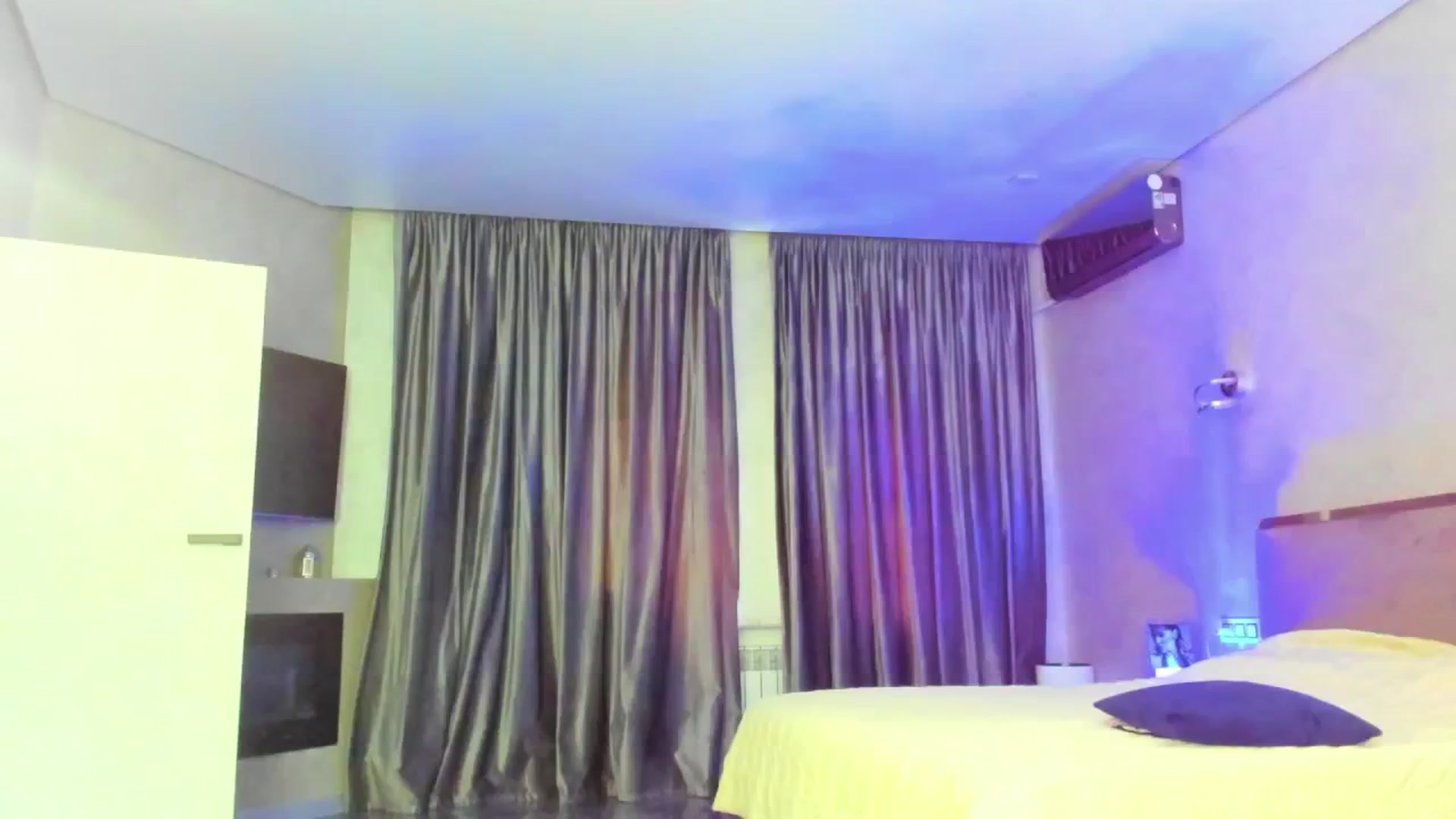 Gallery image thumbnail from YouInLoveK's myfreecams stream on, 05/27/2025, 14:22 image 13 of 20