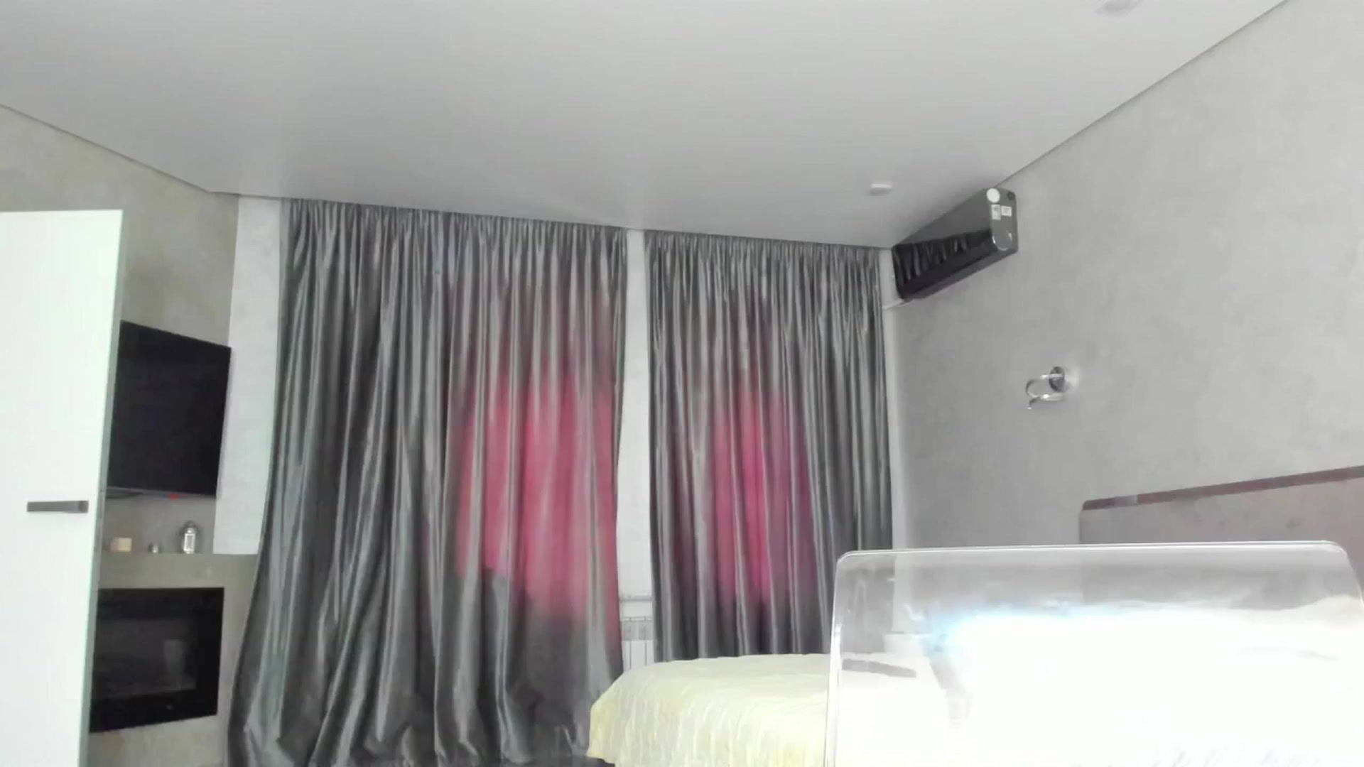 Gallery image thumbnail from YouInLoveK's myfreecams stream on, 05/29/2025, 16:12 image 8 of 20