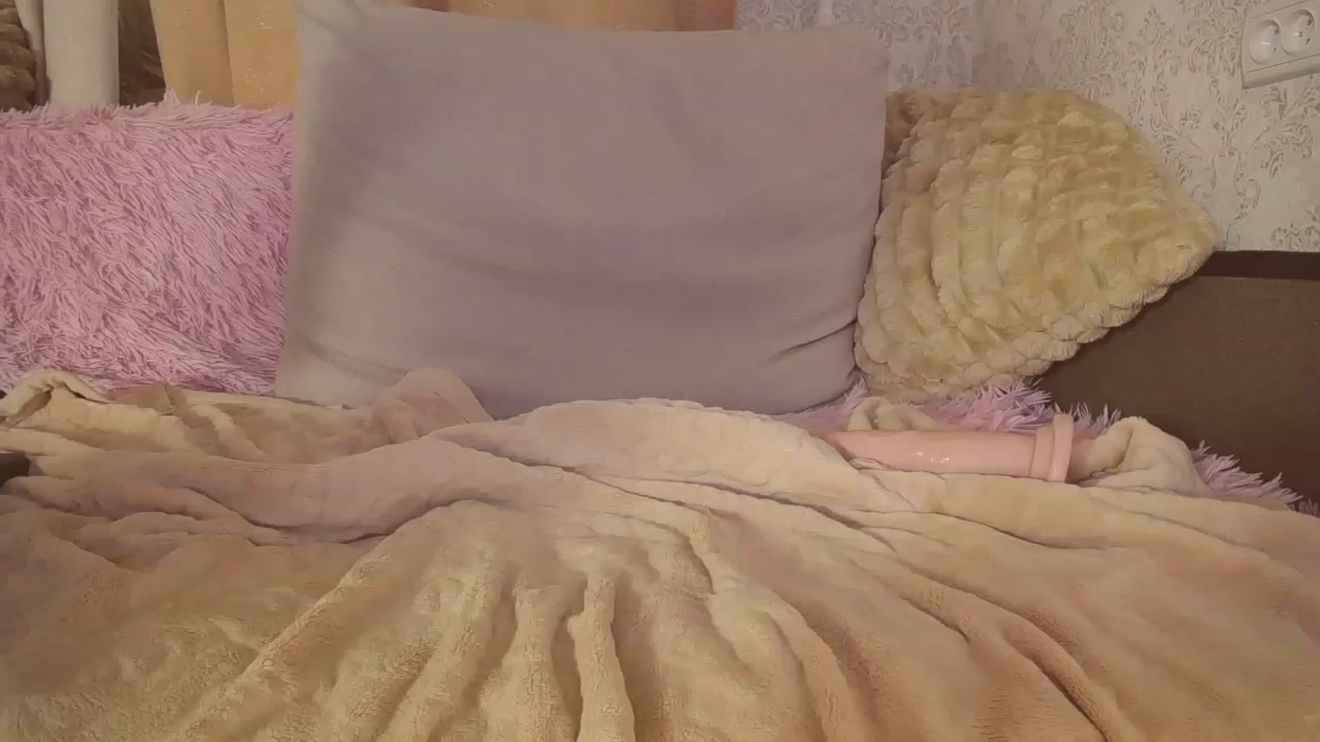 Gallery image thumbnail from YouTubad's myfreecams stream on, 08/10/2023, 09:18 image 5 of 20