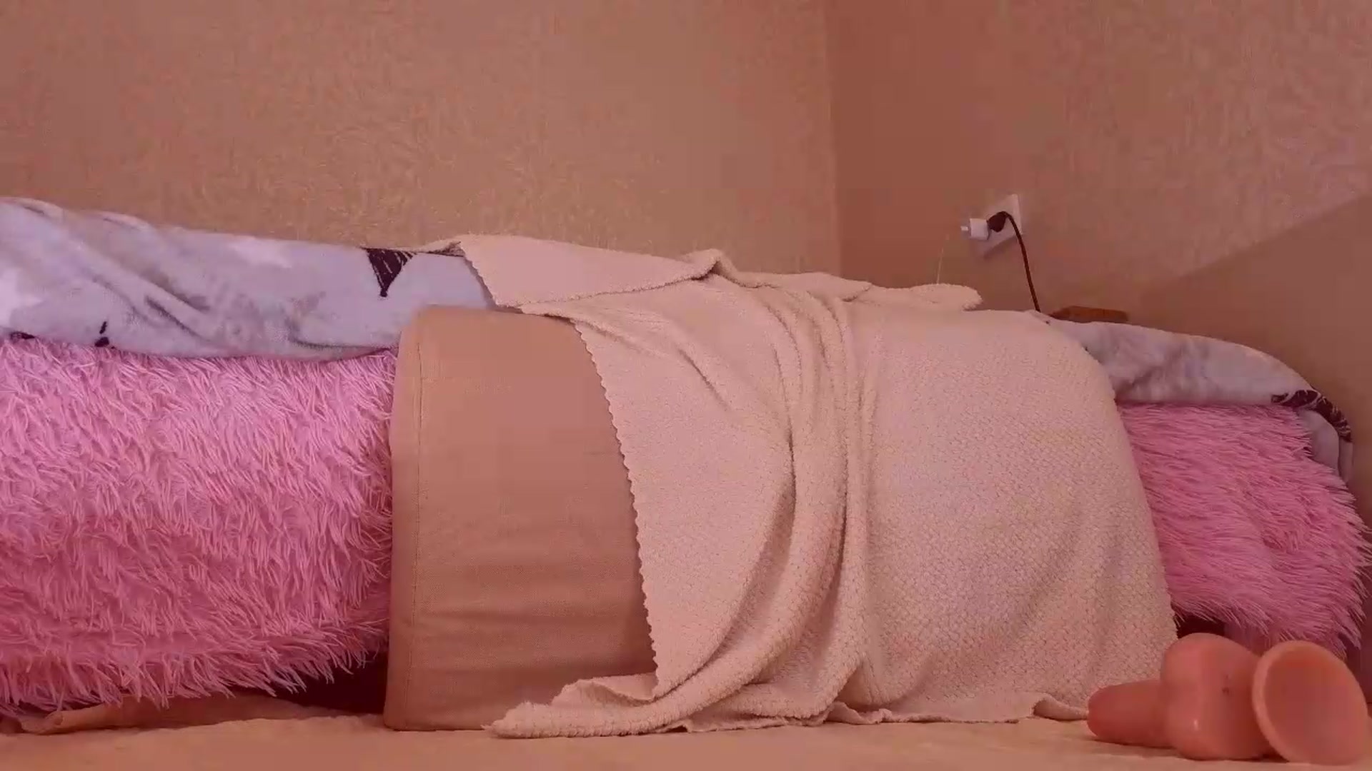 Gallery image thumbnail from YouTubad's myfreecams stream on, 05/15/2026, 11:57 image 2 of 20