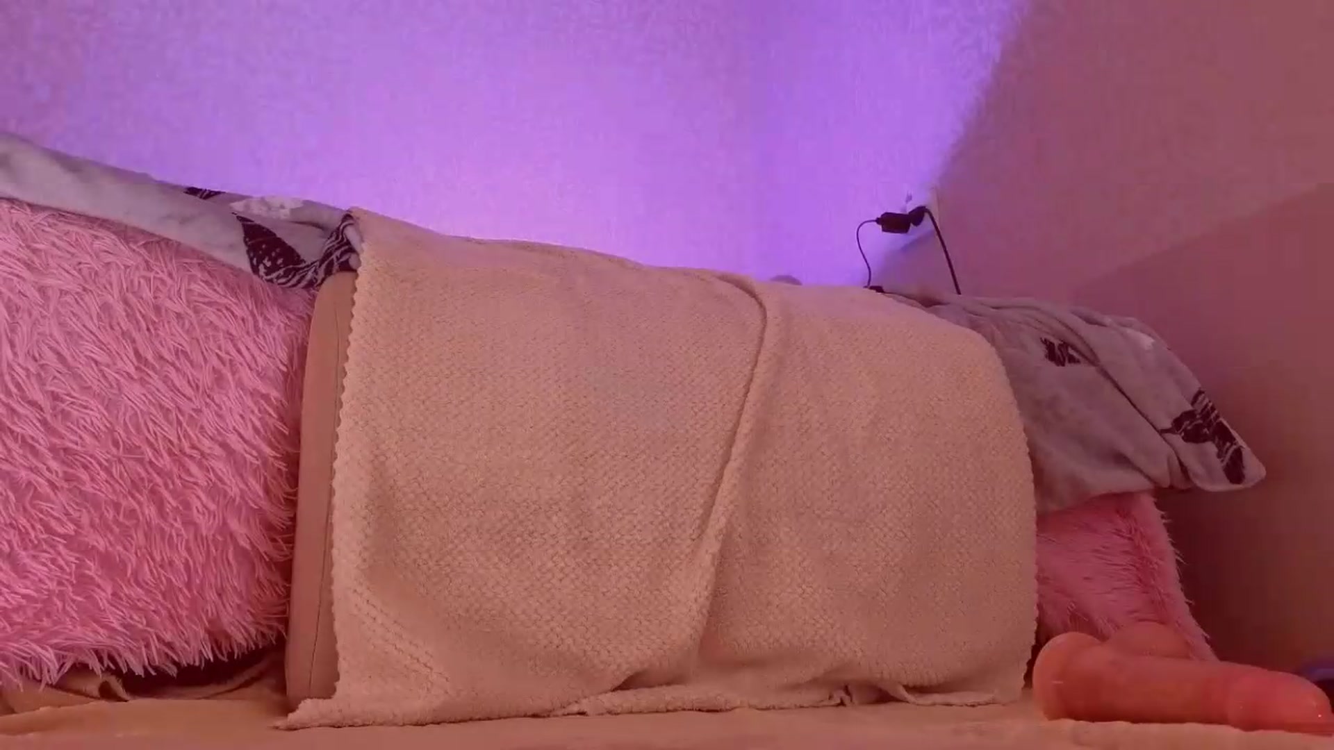 Gallery image thumbnail from YouTubad's myfreecams stream on, 05/23/2026, 10:54 image 10 of 20