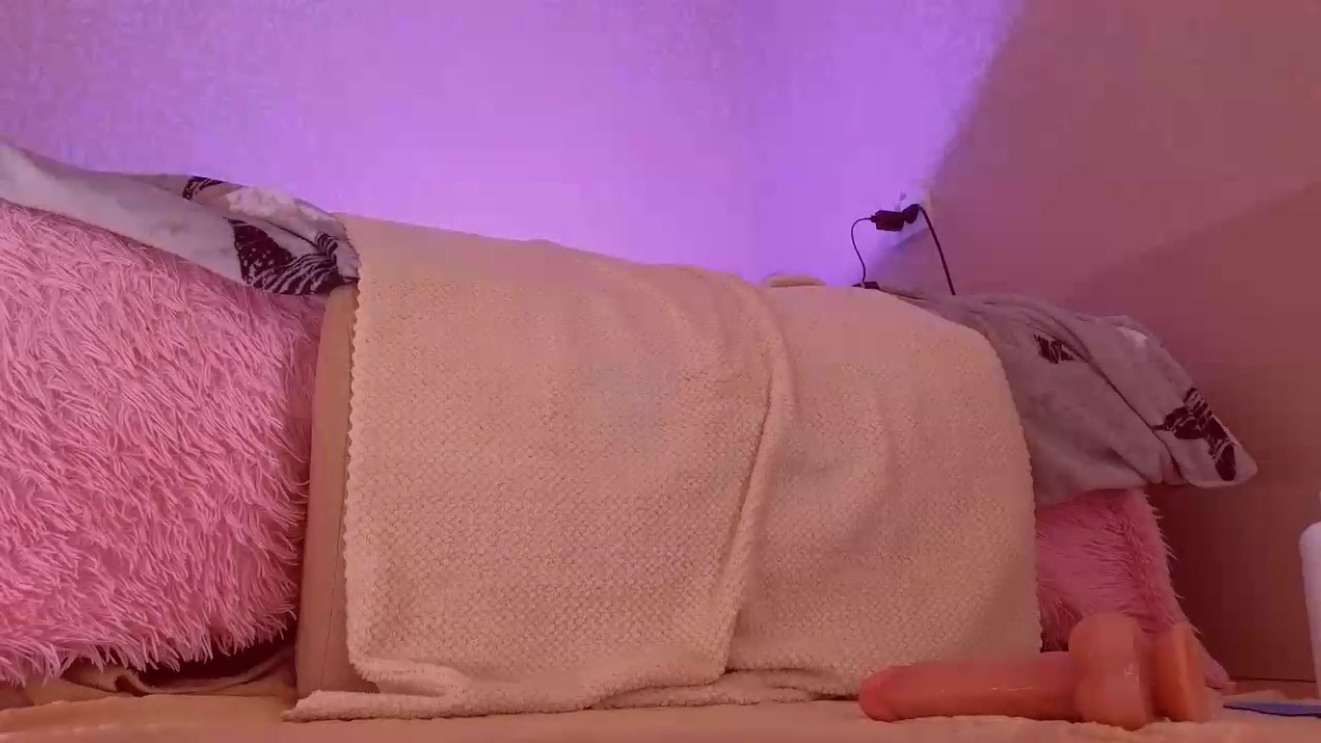 Gallery image thumbnail from YouTubad's myfreecams stream on, 05/23/2026, 10:54 image 18 of 20