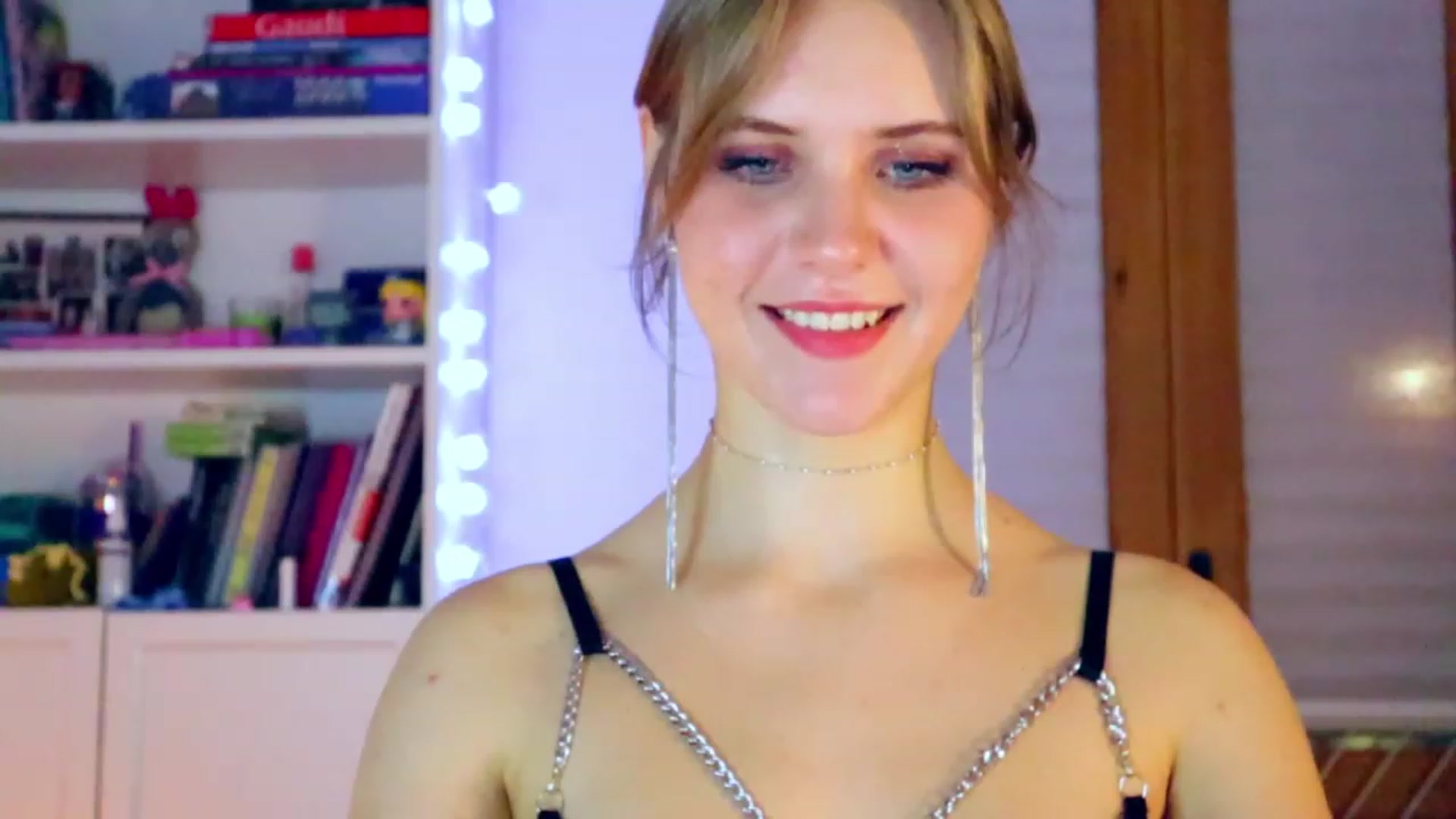 Gallery image thumbnail from YoungDunst's myfreecams stream on, 12/22/2022, 22:00 image 19 of 20