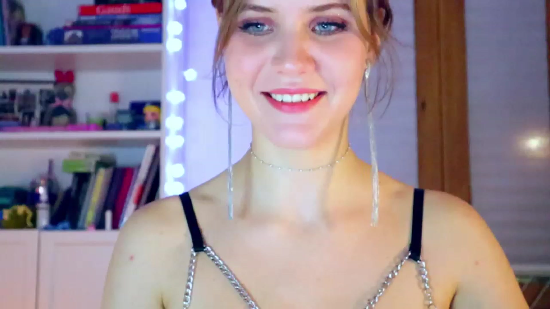 Gallery image thumbnail from YoungDunst's myfreecams stream on, 12/22/2022, 22:00 image 16 of 20