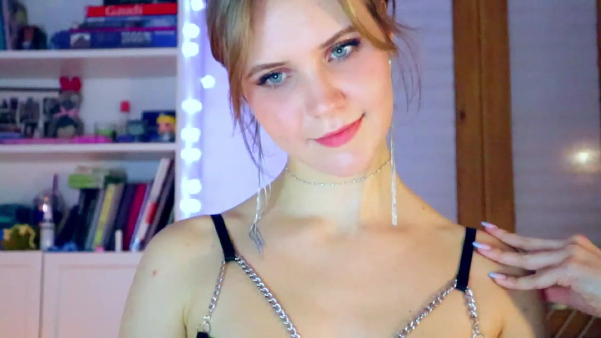 Gallery image thumbnail from YoungDunst's myfreecams stream on, 12/22/2022, 22:00 image 11 of 20