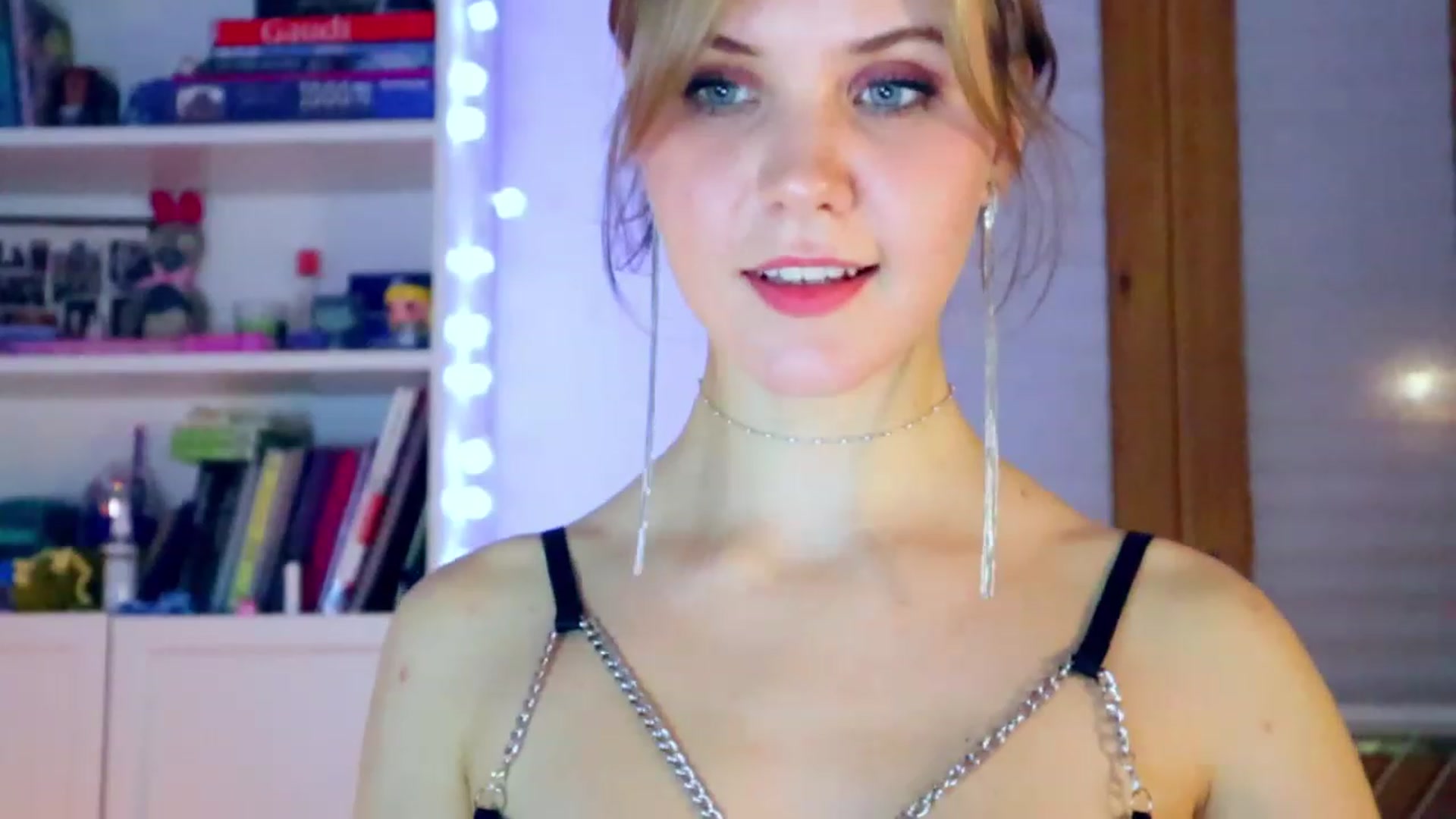 Gallery image thumbnail from YoungDunst's myfreecams stream on, 12/22/2022, 22:00 image 8 of 20