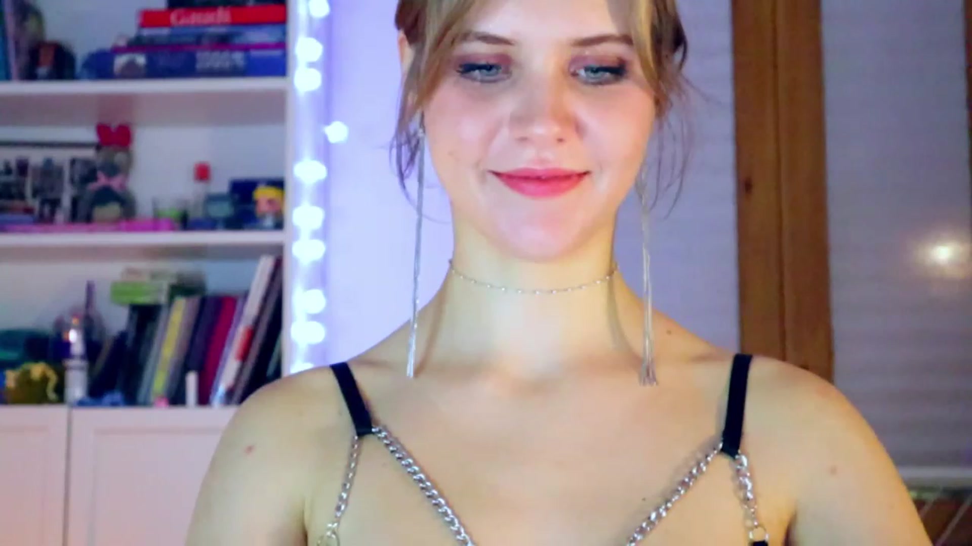 Gallery image thumbnail from YoungDunst's myfreecams stream on, 12/22/2022, 22:00 image 14 of 20