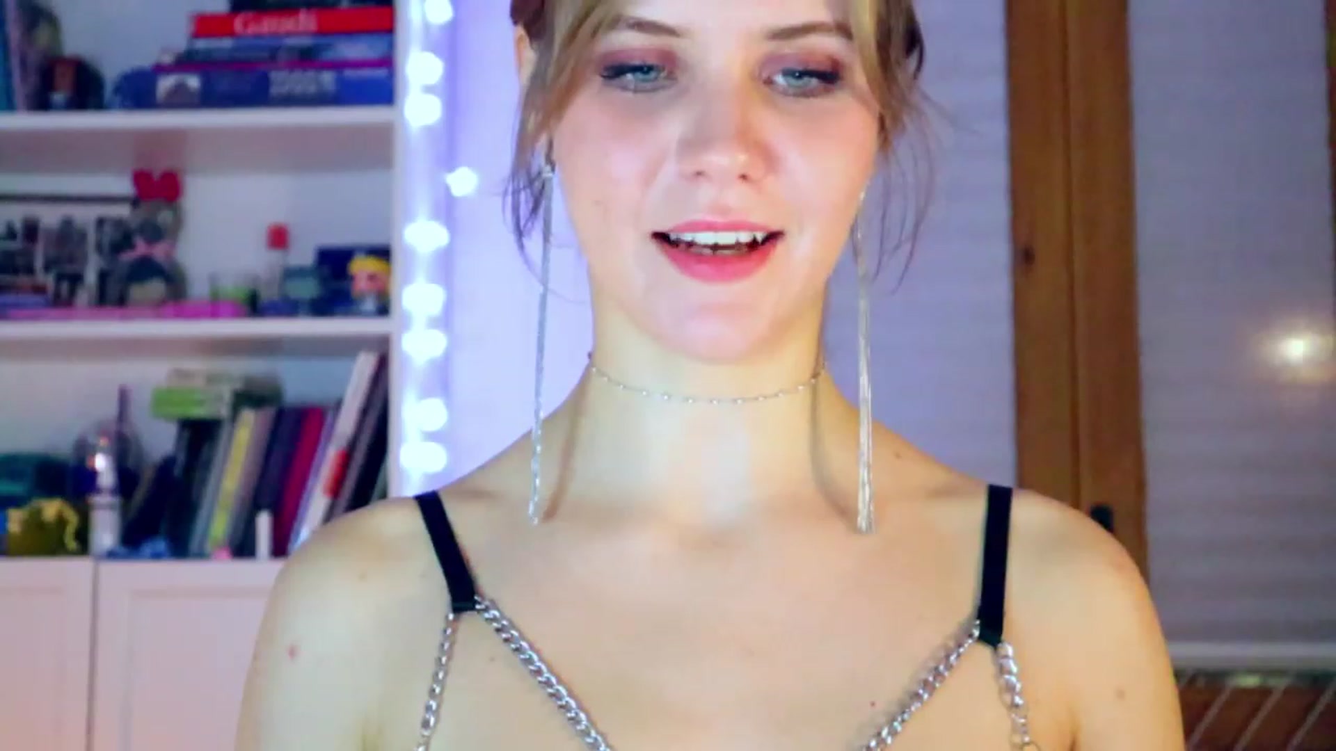 Gallery image thumbnail from YoungDunst's myfreecams stream on, 12/22/2022, 22:00 image 12 of 20