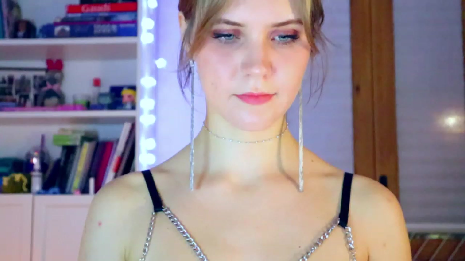 Gallery image thumbnail from YoungDunst's myfreecams stream on, 12/22/2022, 22:00 image 13 of 20