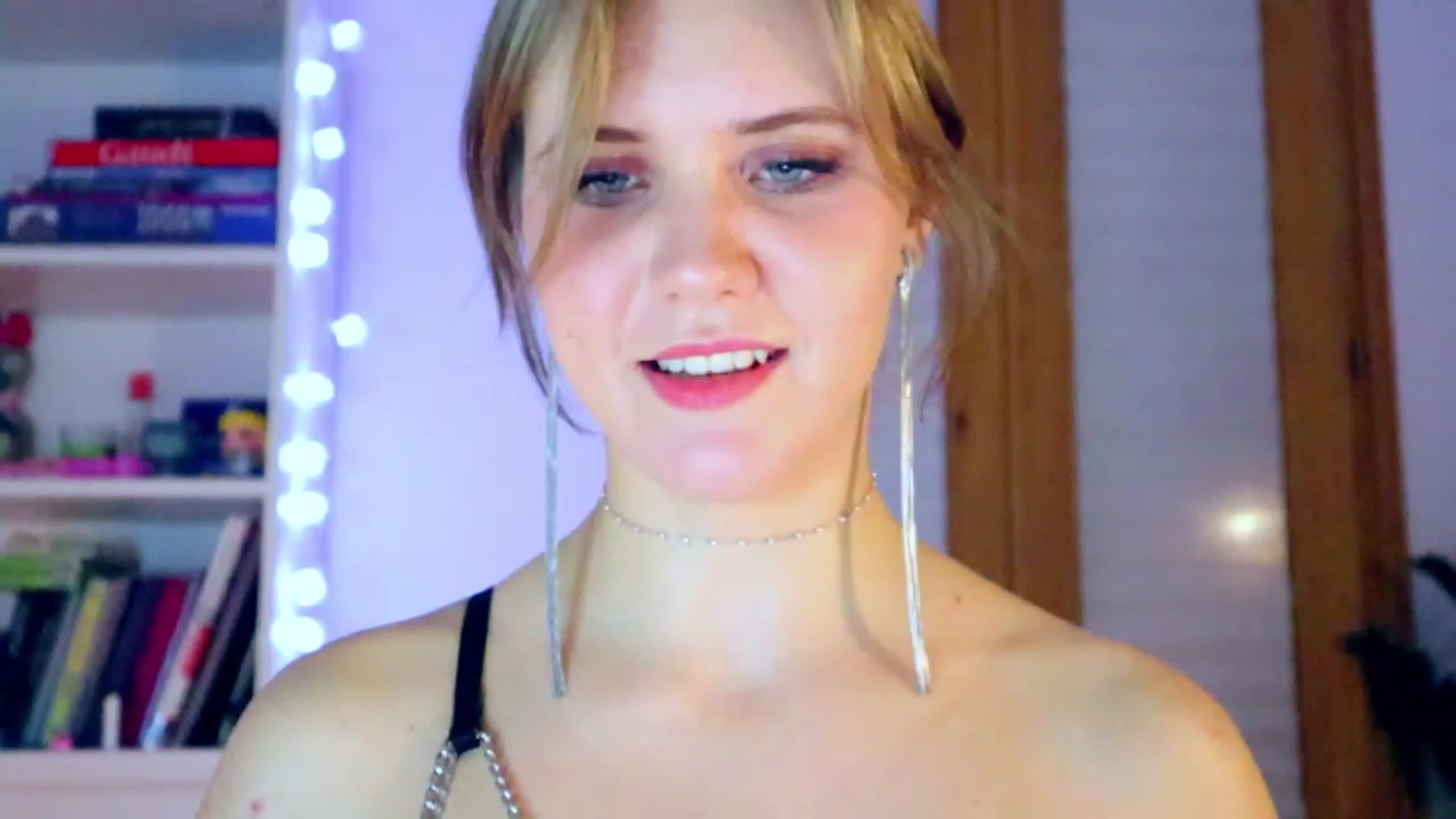 Gallery image thumbnail from YoungDunst's myfreecams stream on, 12/22/2022, 22:58 image 9 of 20