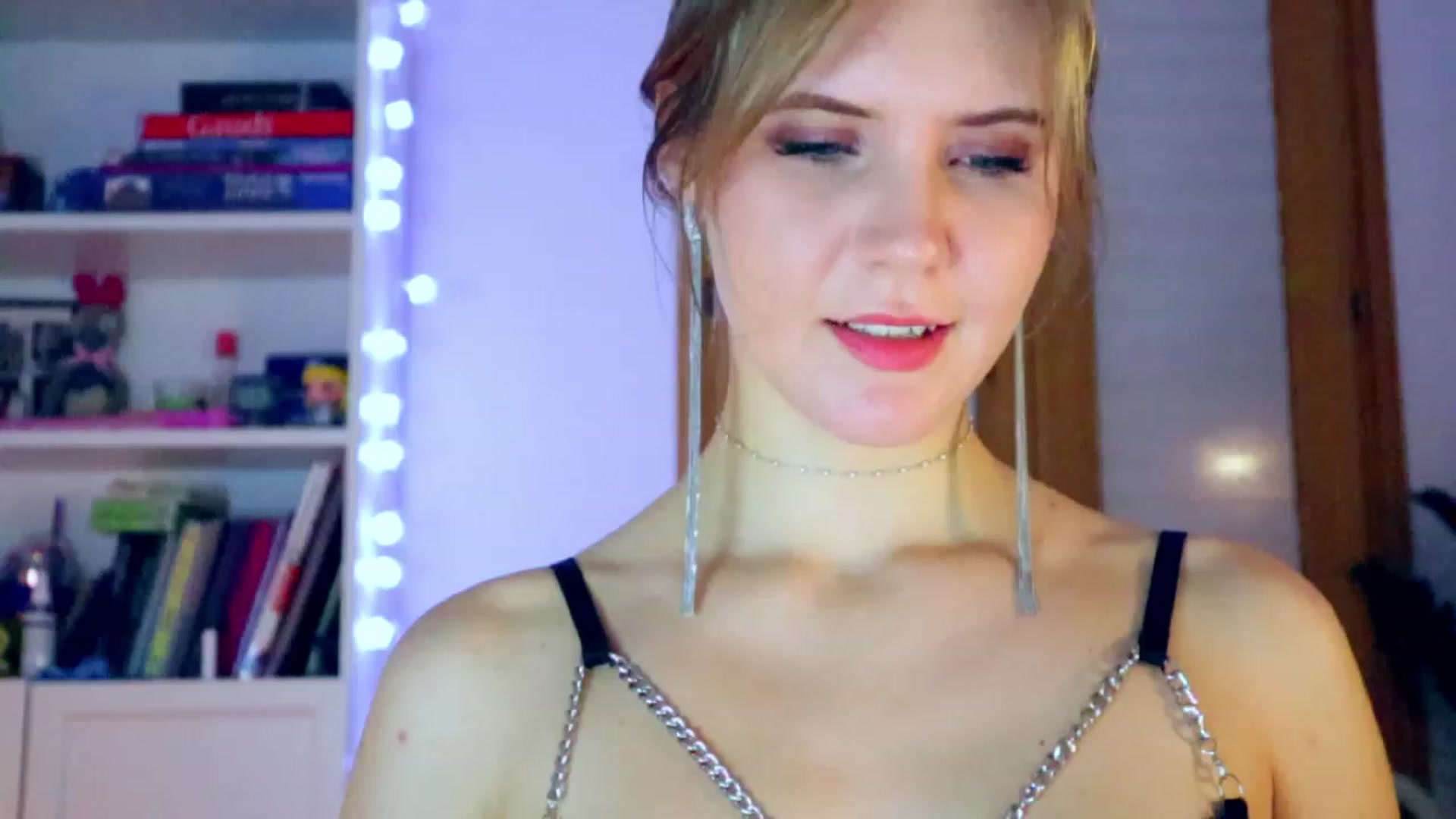 Gallery image thumbnail from YoungDunst's myfreecams stream on, 12/23/2022, 01:22 image 8 of 20