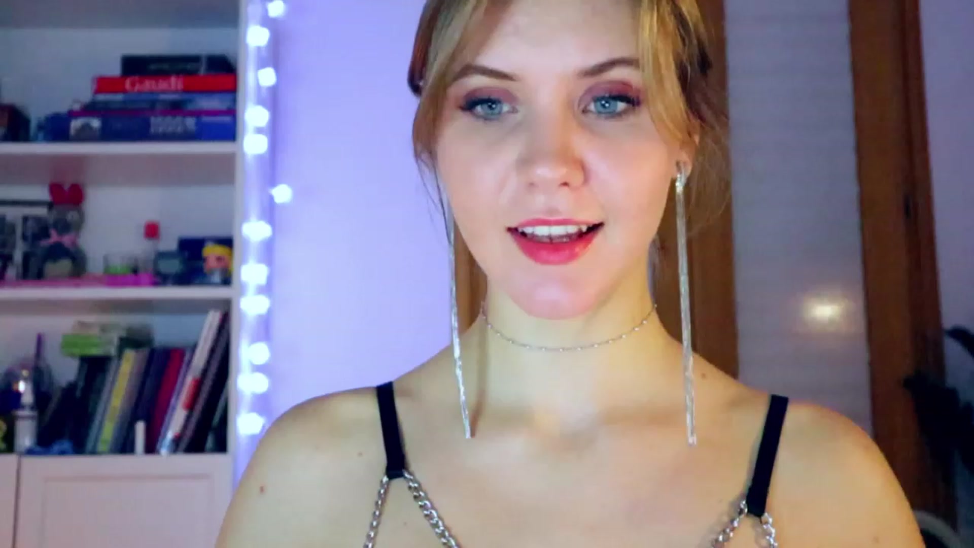 Gallery image thumbnail from YoungDunst's myfreecams stream on, 12/23/2022, 01:22 image 7 of 20