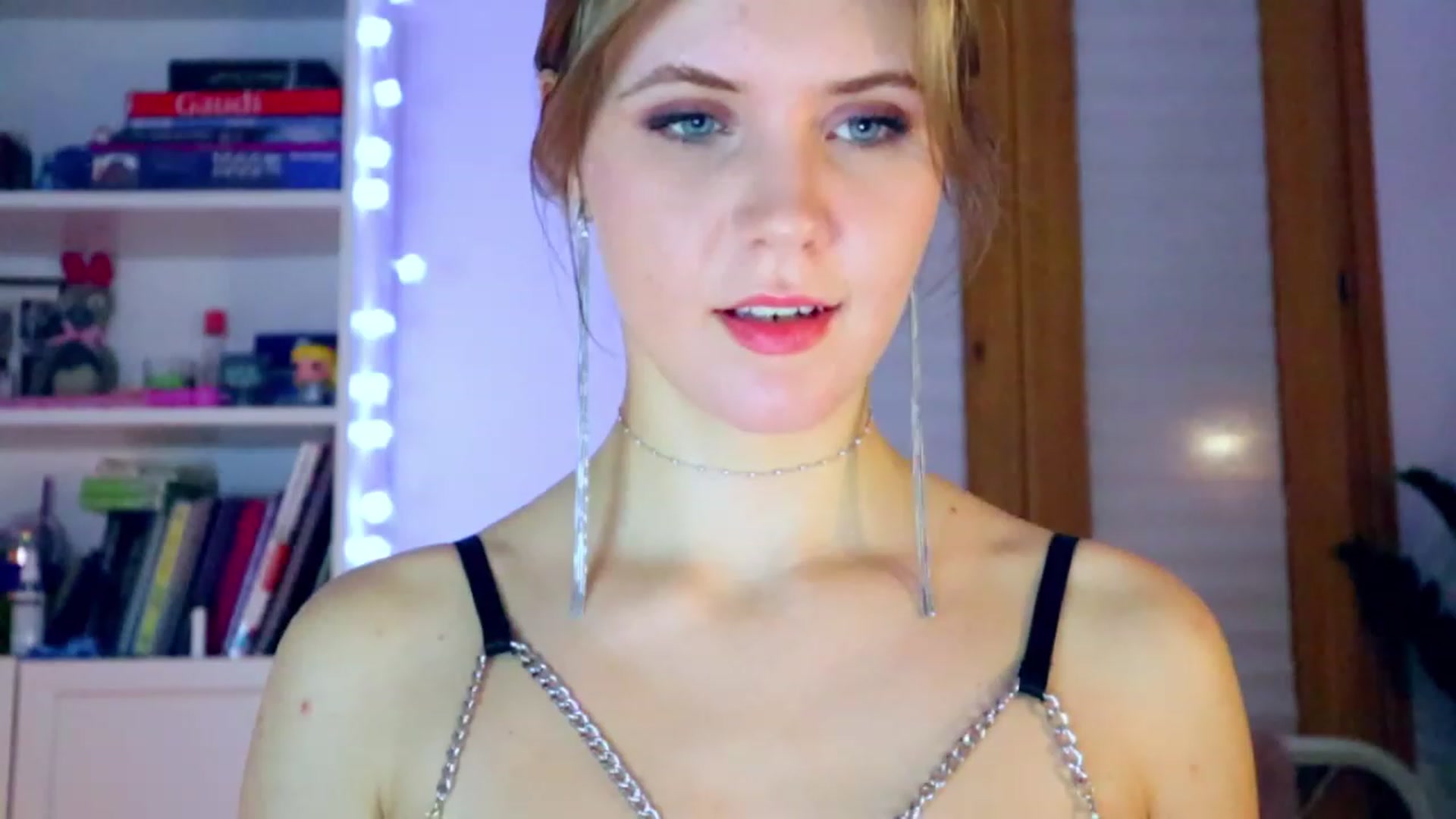 Gallery image thumbnail from YoungDunst's myfreecams stream on, 12/23/2022, 01:22 image 1 of 20