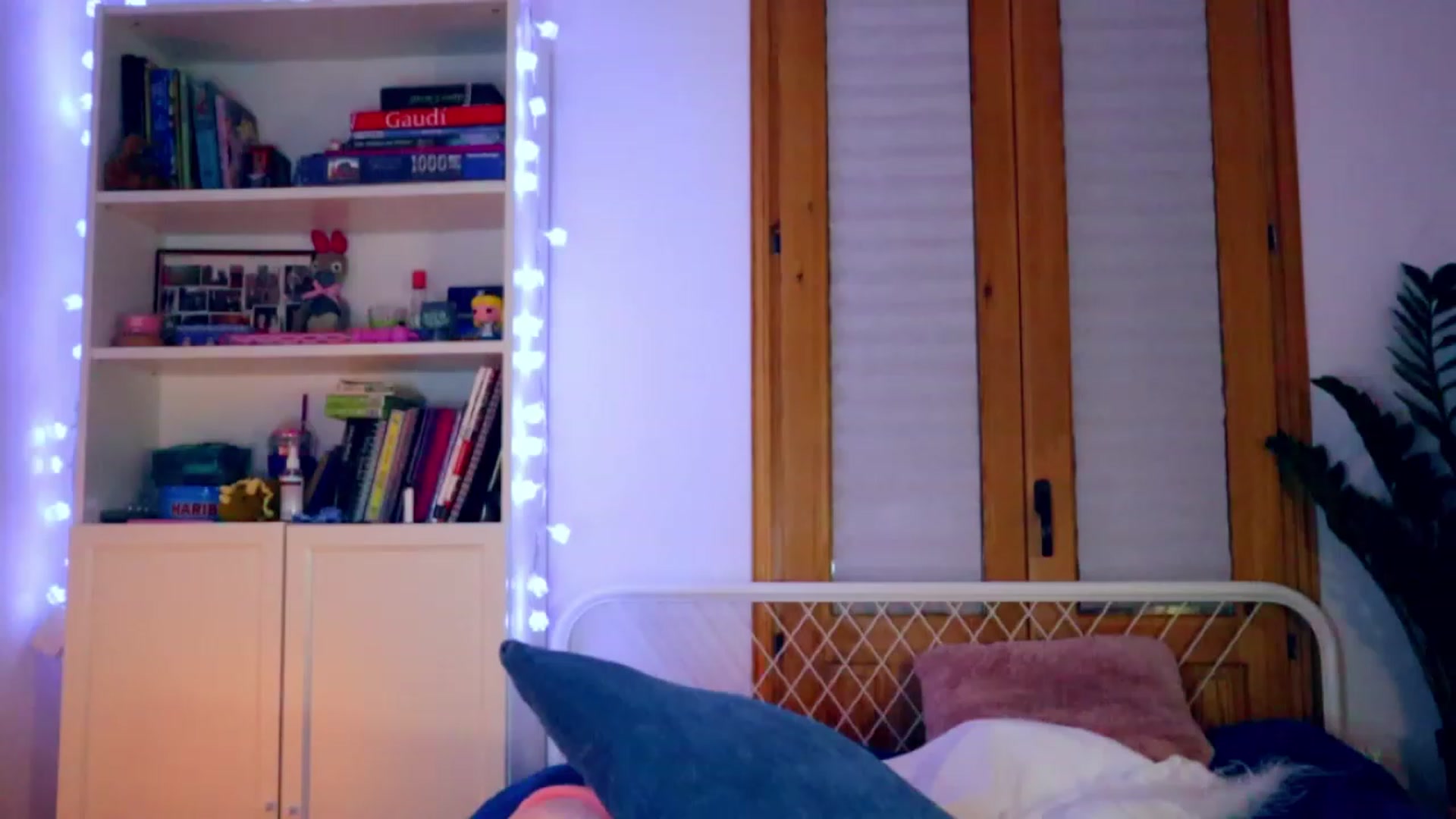 Gallery image thumbnail from YoungDunst's myfreecams stream on, 12/25/2022, 06:13 image 20 of 20
