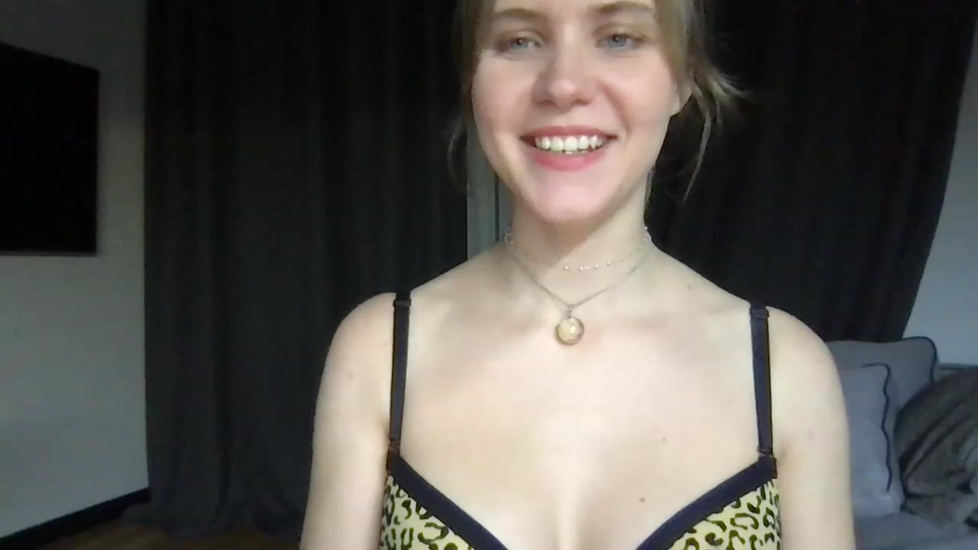 Gallery image thumbnail from YoungDunst's myfreecams stream on, 12/31/2022, 17:06 image 3 of 20